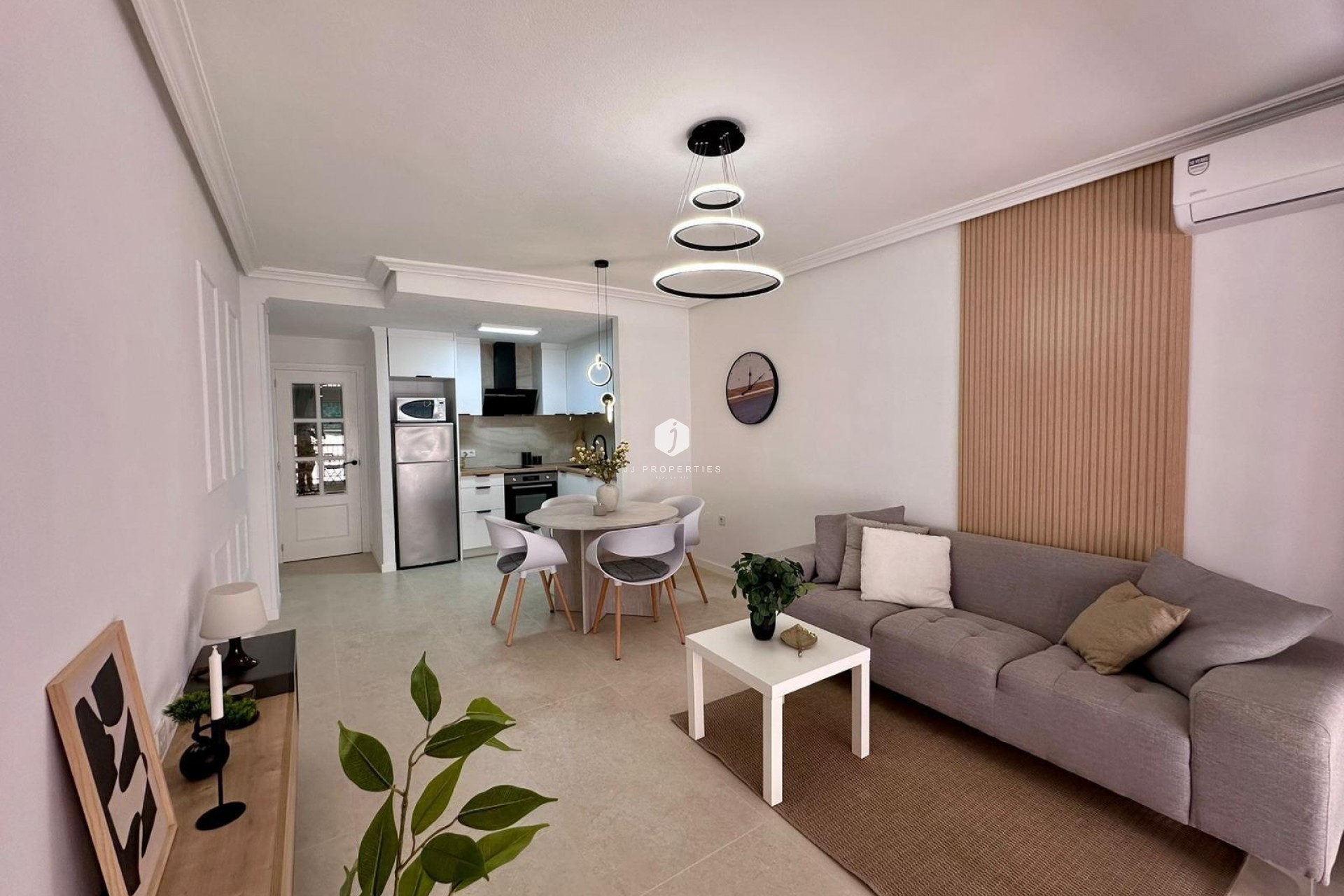 Resale - Apartment / flat -
Torrevieja - Estacion de autobuses