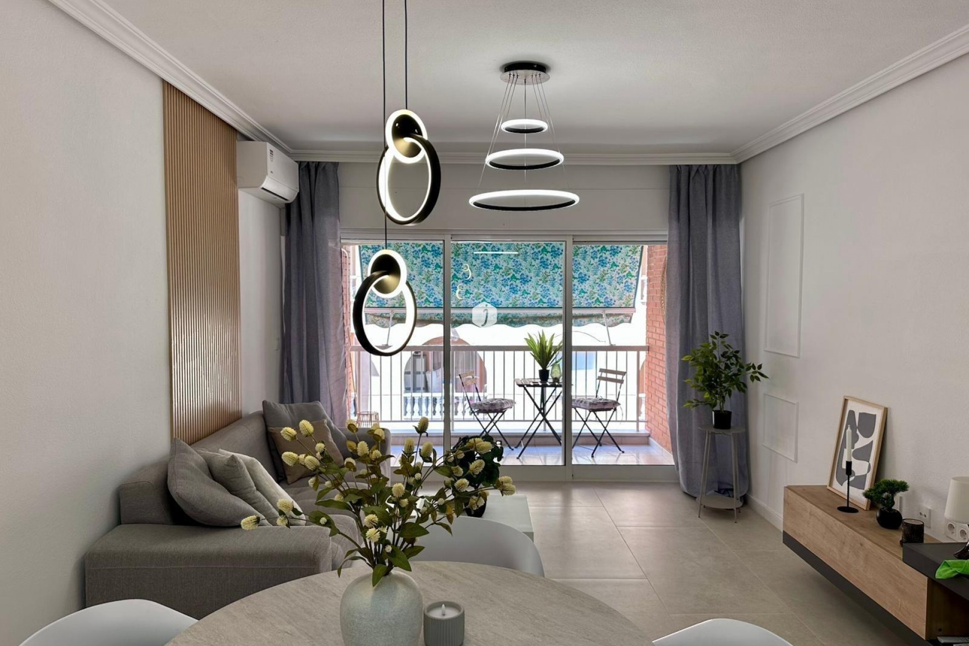 Resale - Apartment / flat -
Torrevieja - Estacion de autobuses