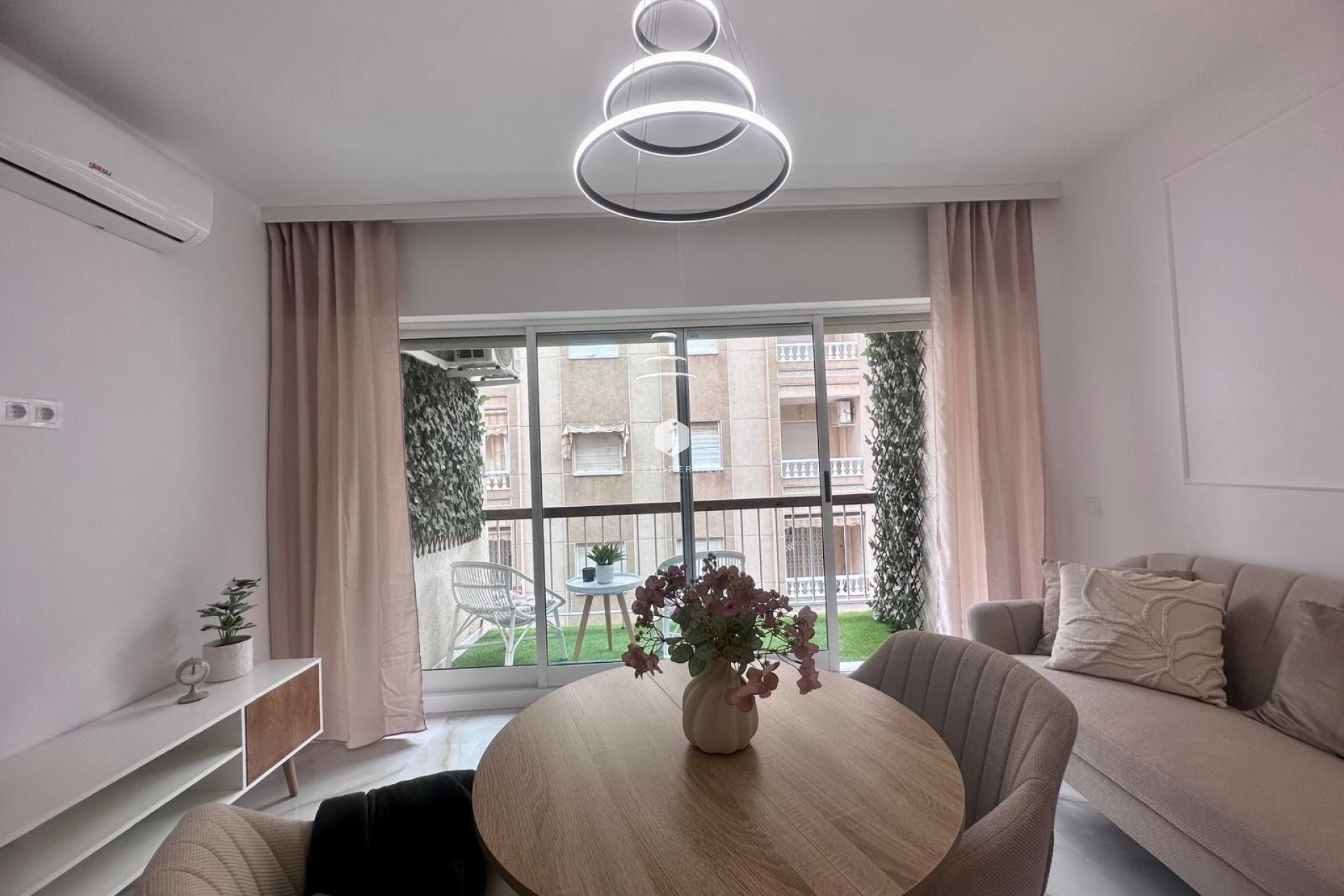 Resale - Apartment / flat -
Torrevieja - Estacion de autobuses