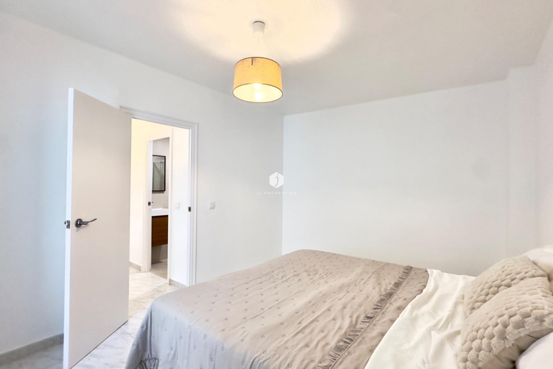 Resale - Apartment / flat -
Torrevieja - Estacion de autobuses