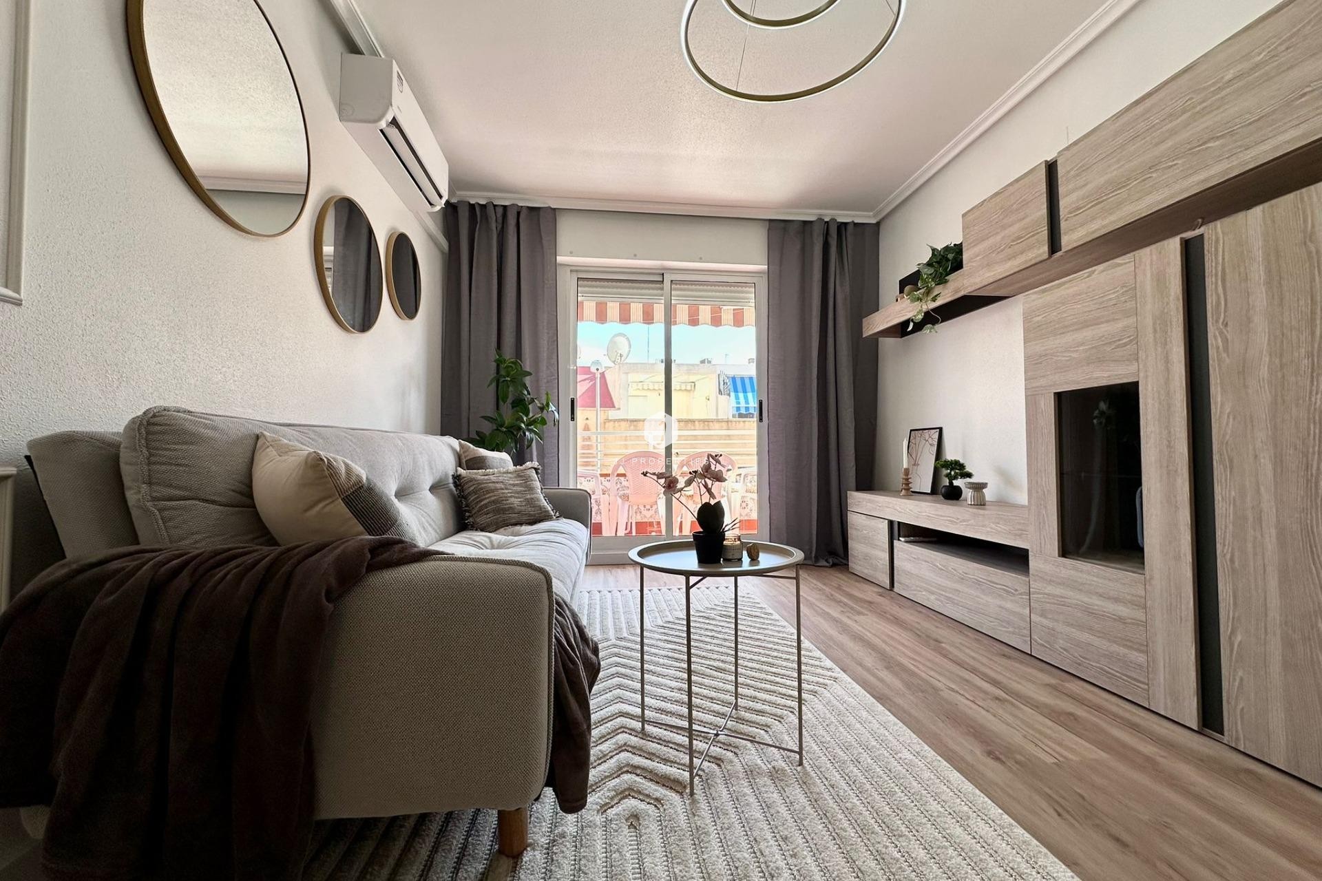 Resale - Apartment / flat -
Torrevieja - Habaneras