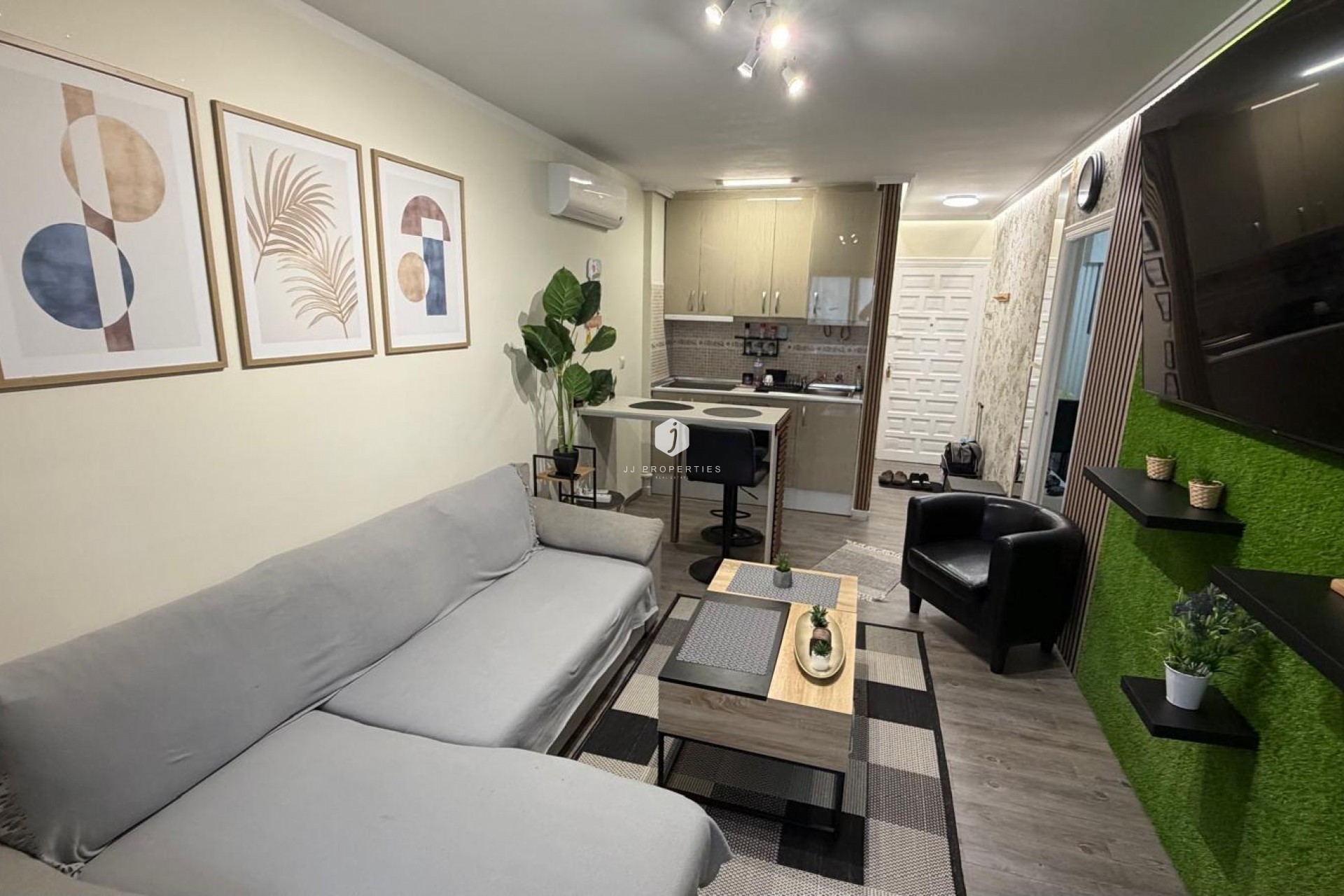 Resale - Apartment / flat -
Torrevieja - La Siesta - El Salado - Torreta