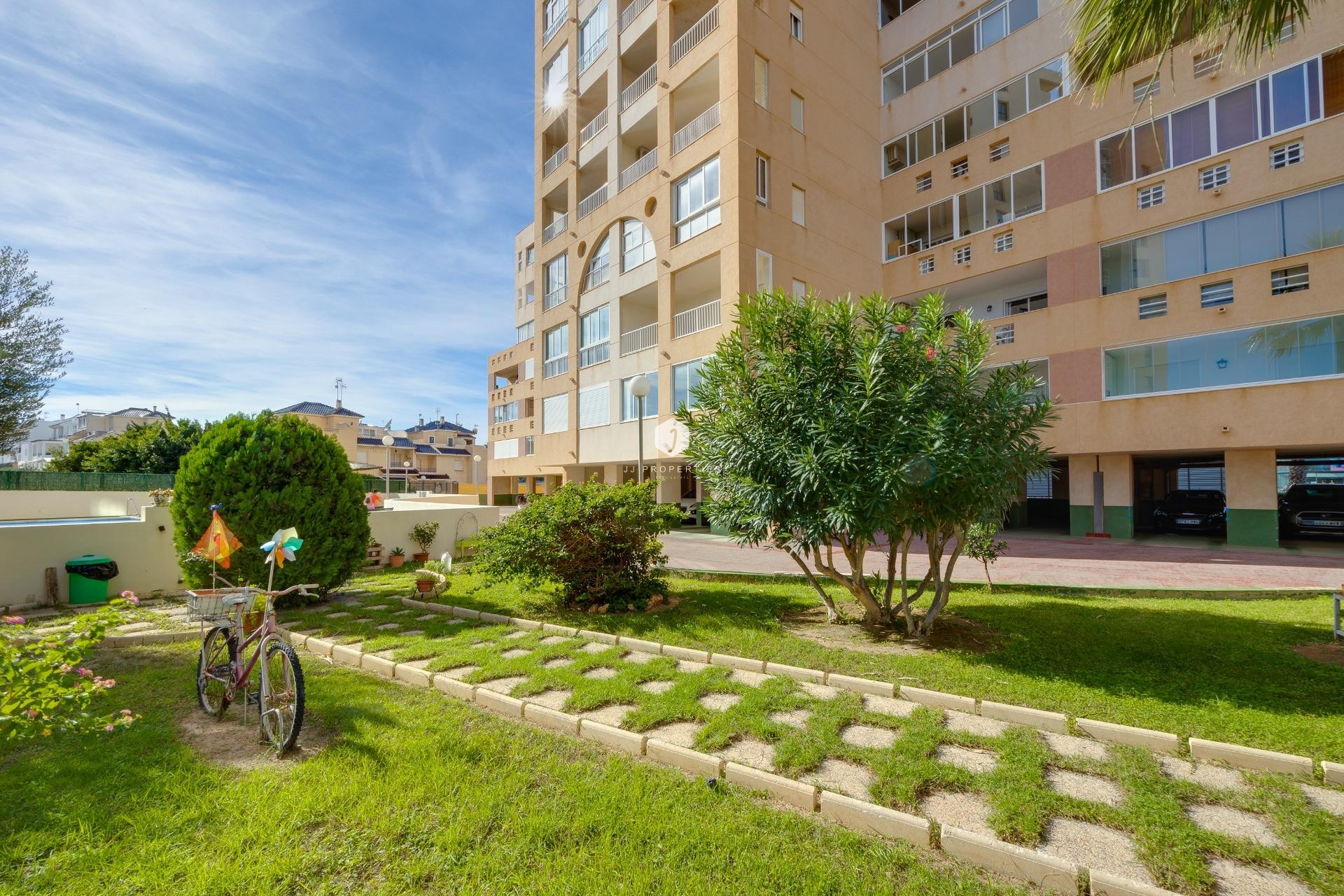 Resale - Apartment / flat -
Torrevieja - La veleta