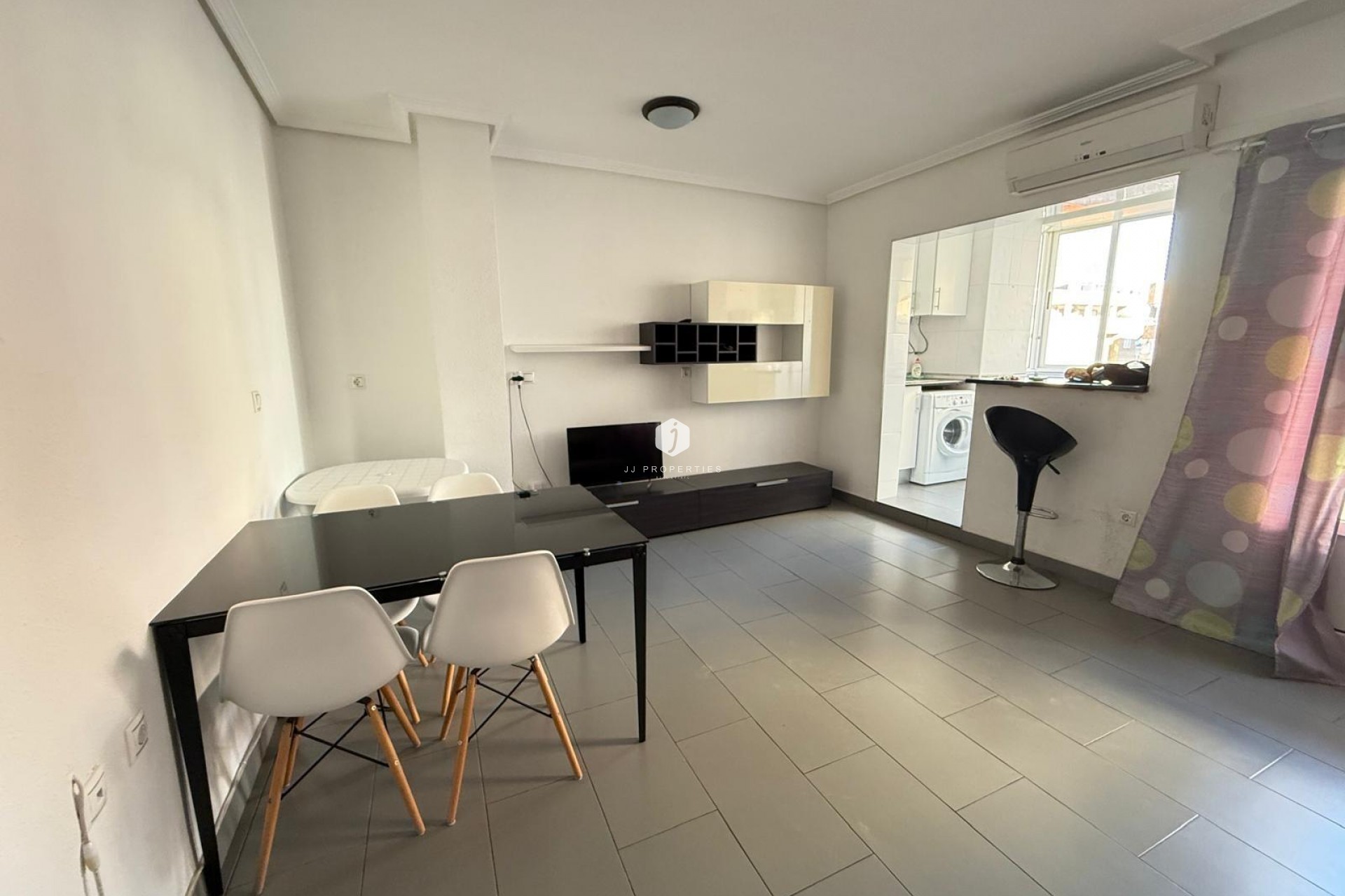 Resale - Apartment / flat -
Torrevieja - Las Piscinas Naturales