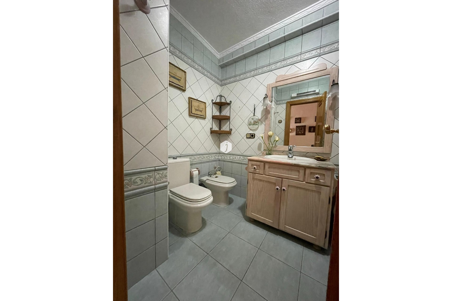 Resale - Apartment / flat -
Torrevieja - Las Piscinas Naturales