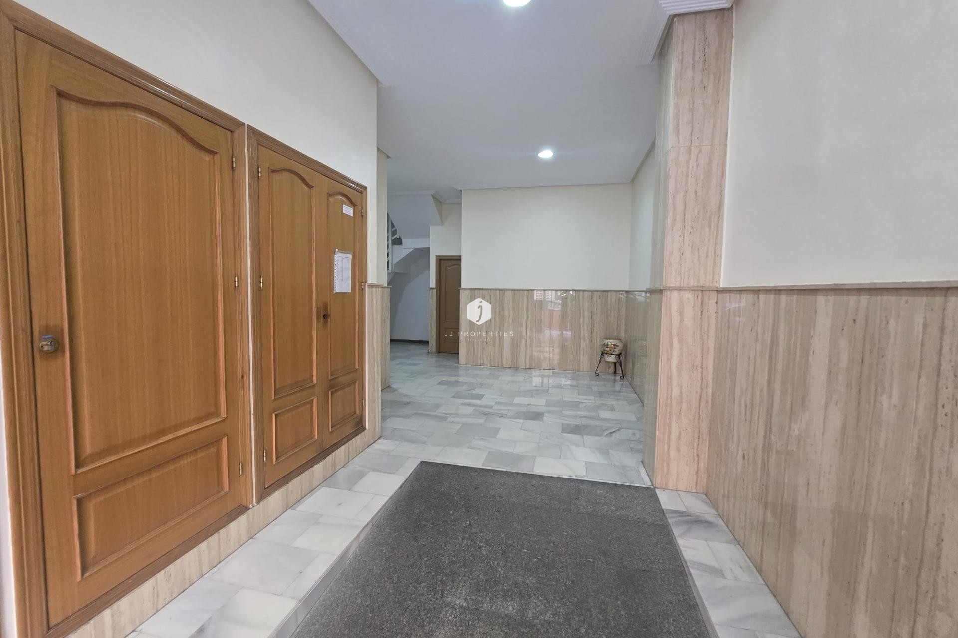 Resale - Apartment / flat -
Torrevieja - Las Piscinas Naturales