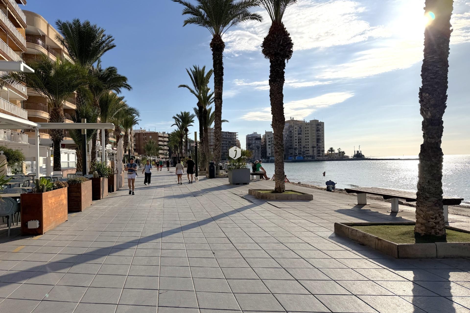 Resale - Apartment / flat -
Torrevieja - Las Piscinas Naturales