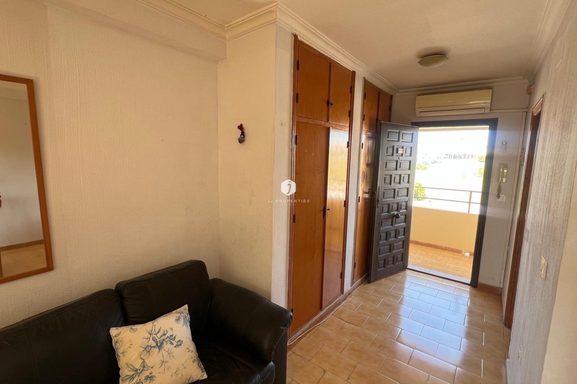 Resale - Apartment / flat -
Torrevieja - Miramar - Torre Del Moro