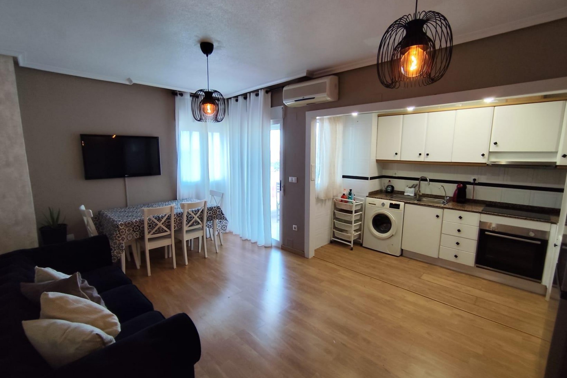 Resale - Apartment / flat -
Torrevieja - Nueva Torrevieja