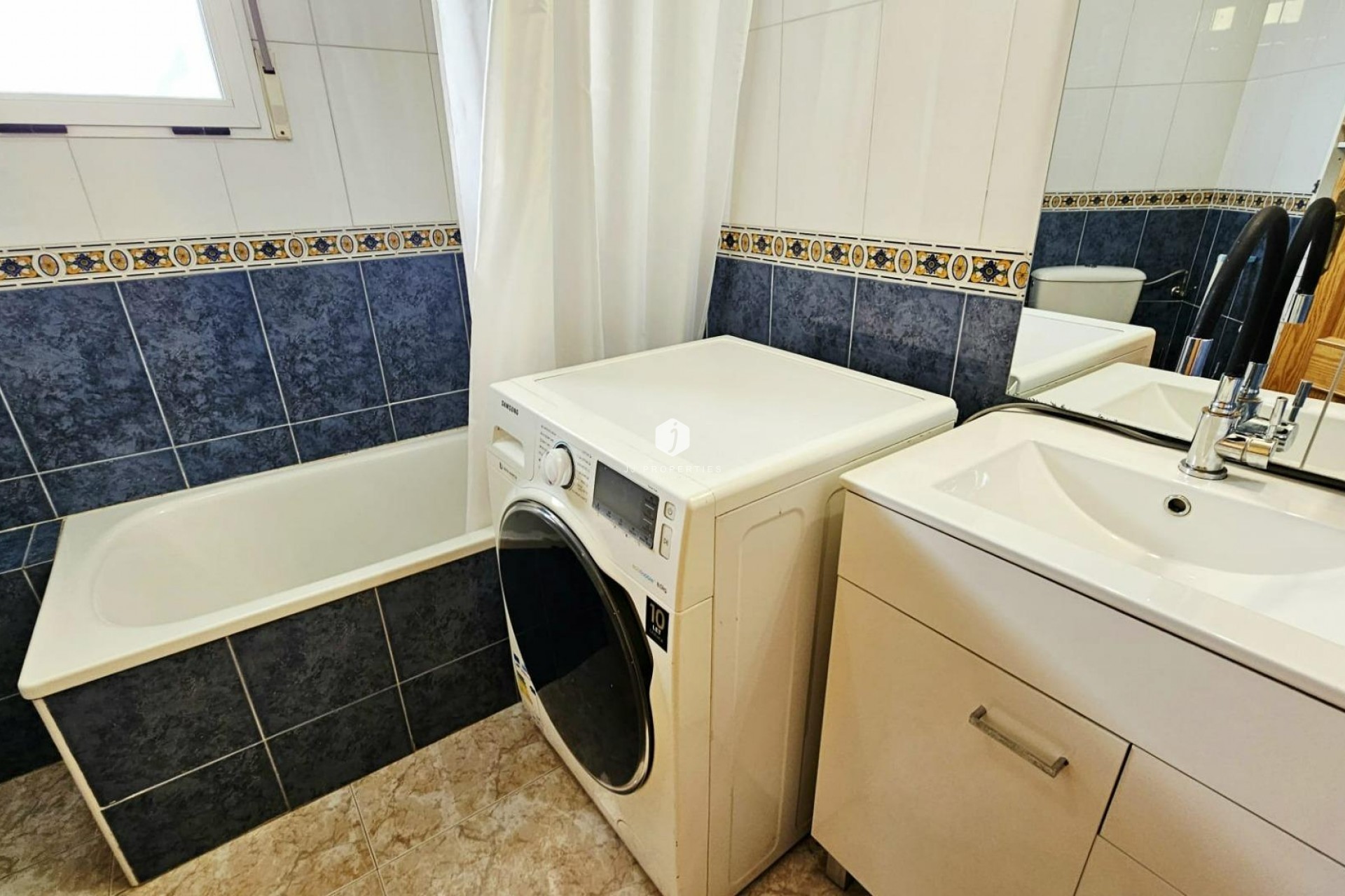 Resale - Apartment / flat -
Torrevieja - Nueva Torrevieja
