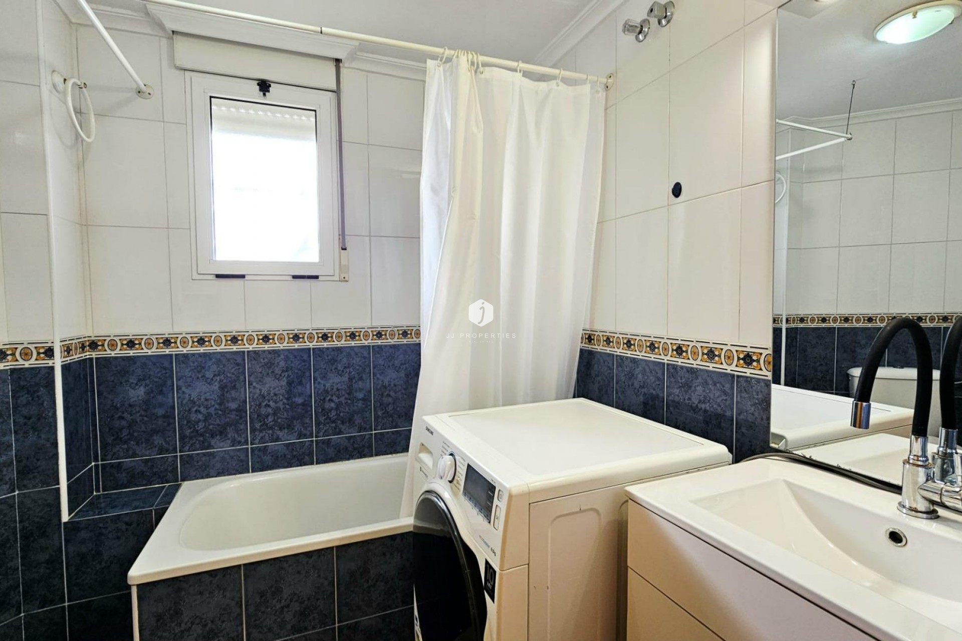 Resale - Apartment / flat -
Torrevieja - Nueva Torrevieja
