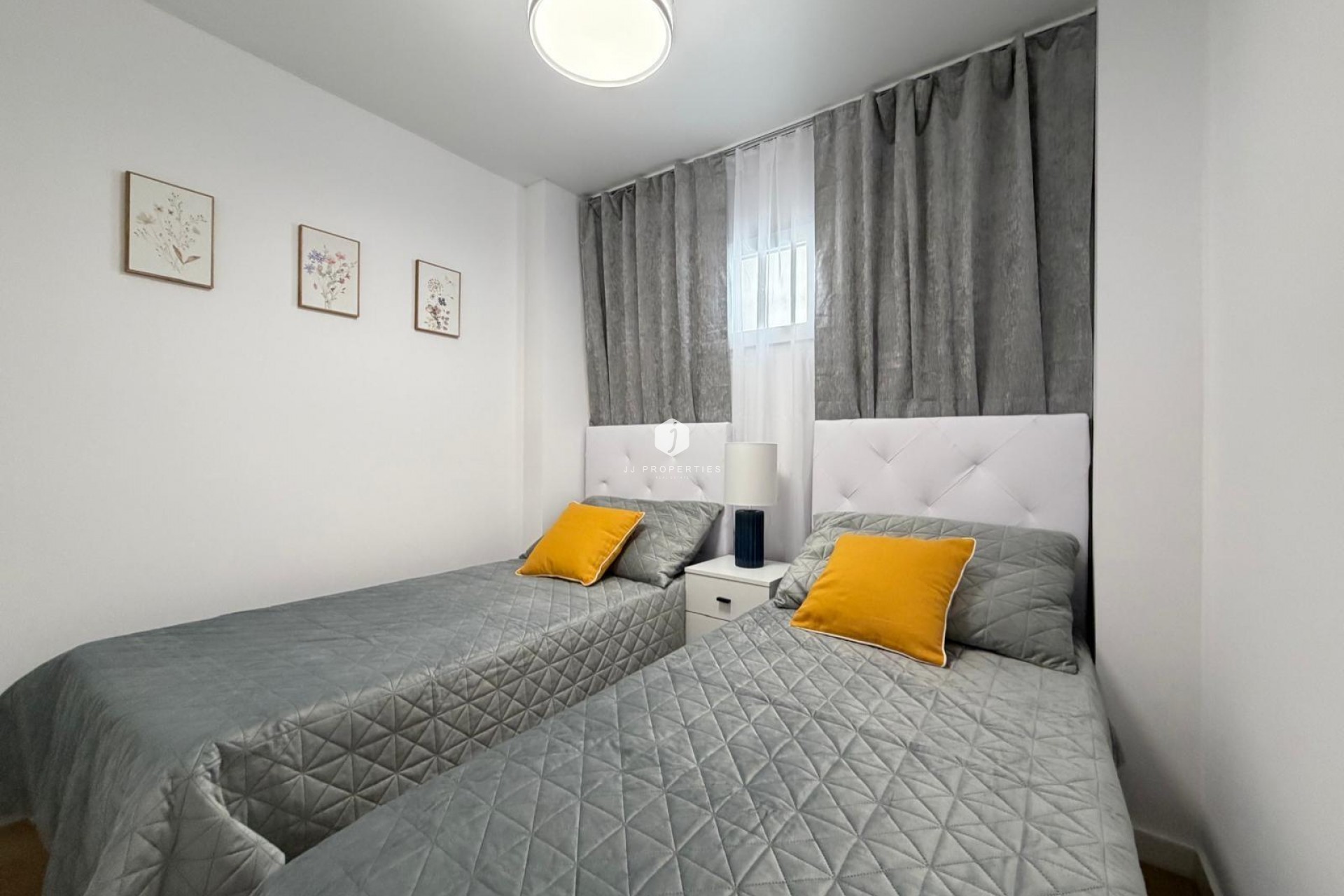 Resale - Apartment / flat -
Torrevieja - Nueva Torrevieja