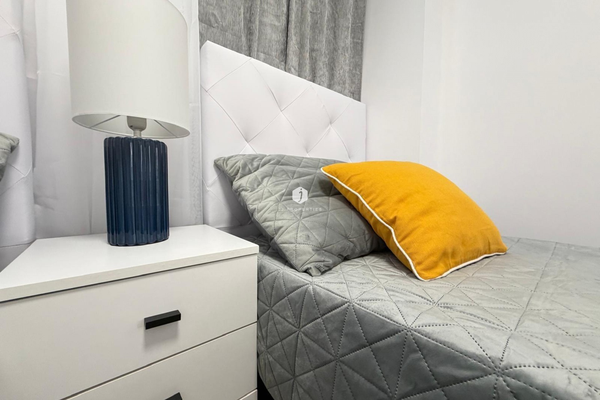 Resale - Apartment / flat -
Torrevieja - Nueva Torrevieja