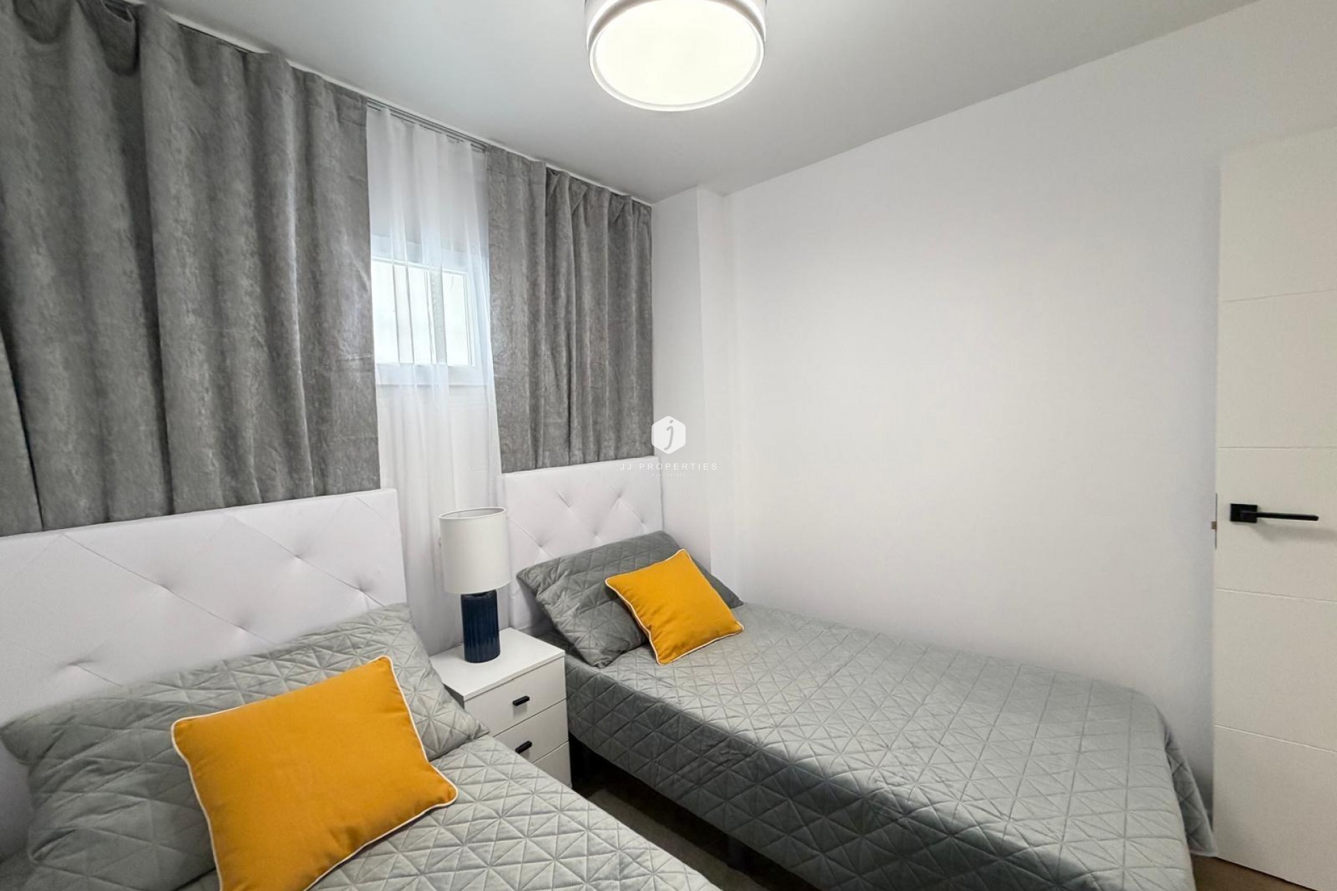 Resale - Apartment / flat -
Torrevieja - Nueva Torrevieja