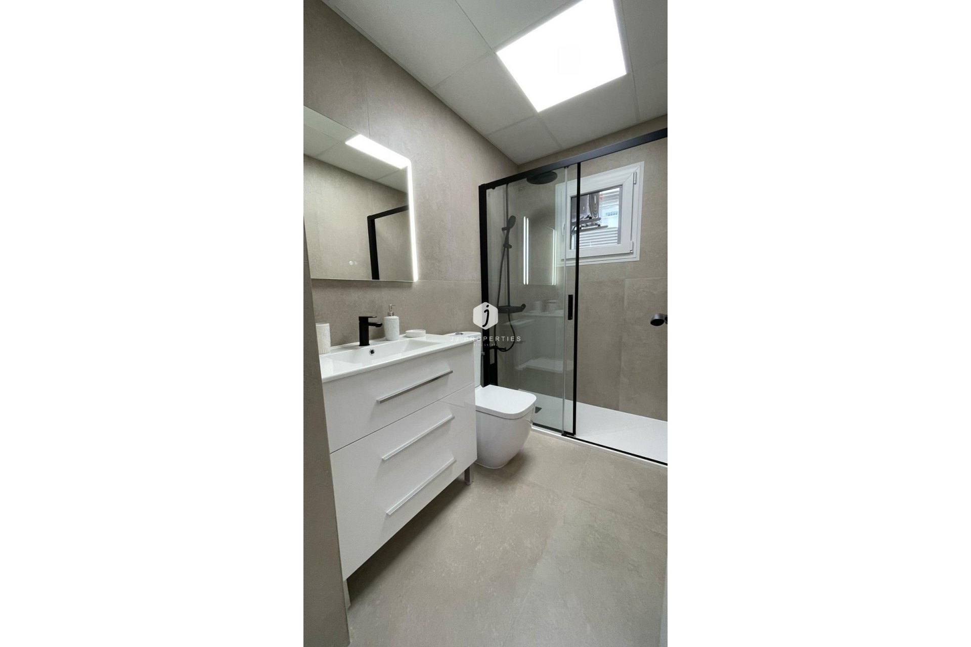 Resale - Apartment / flat -
Torrevieja - PARQUE DE LAS NACIONES