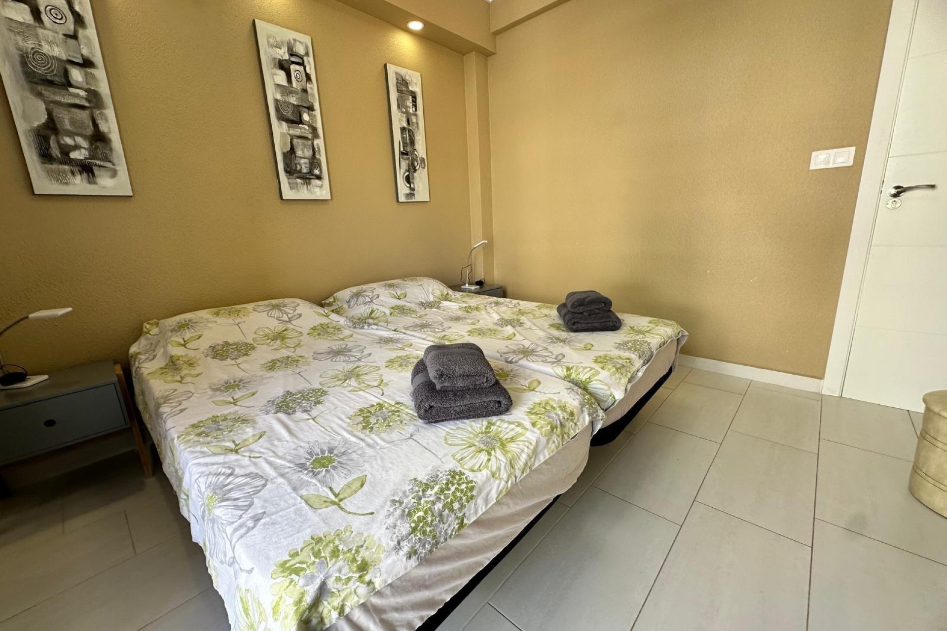 Resale - Apartment / flat -
Torrevieja - Paseo maritimo