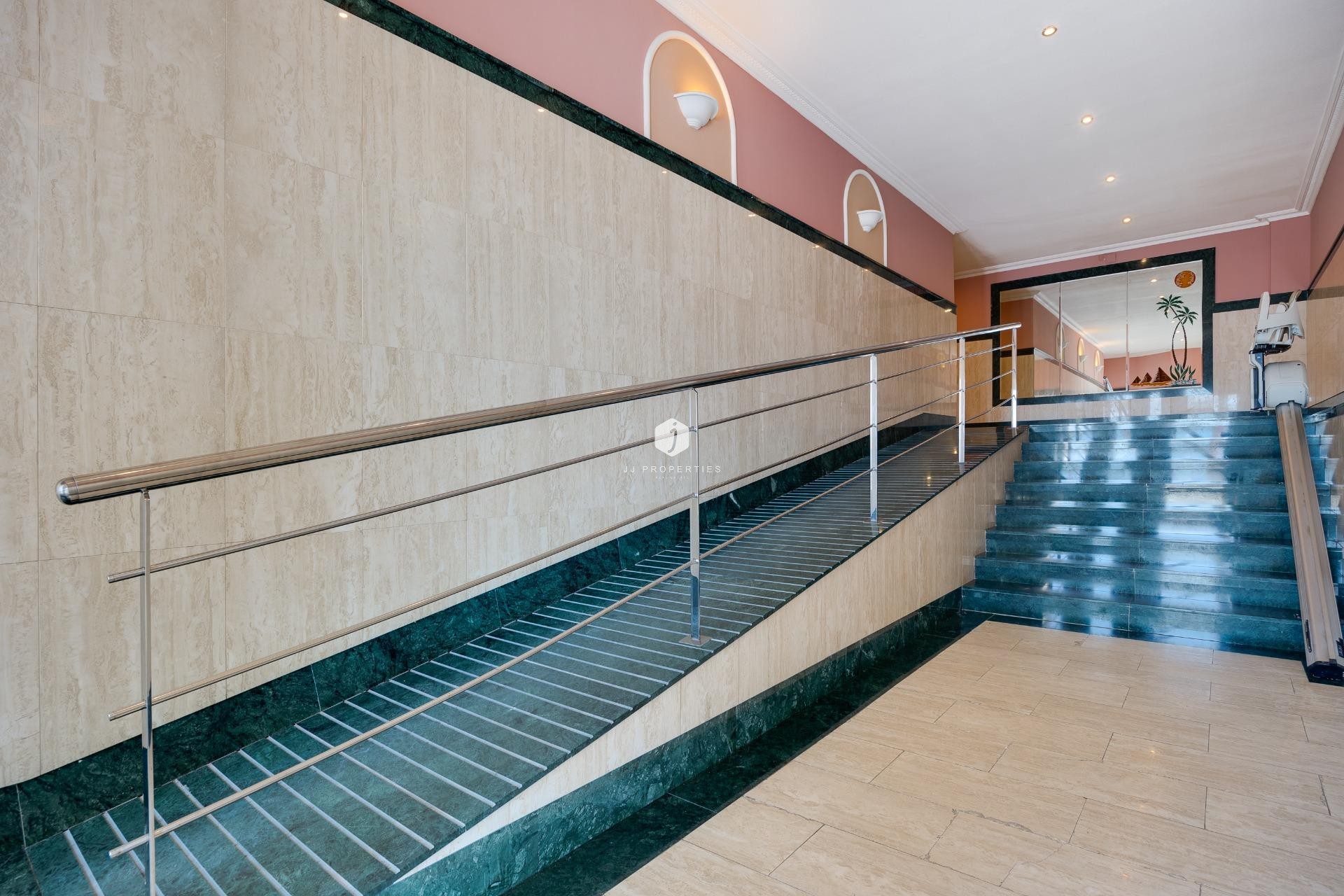 Resale - Apartment / flat -
Torrevieja - Paseo maritimo