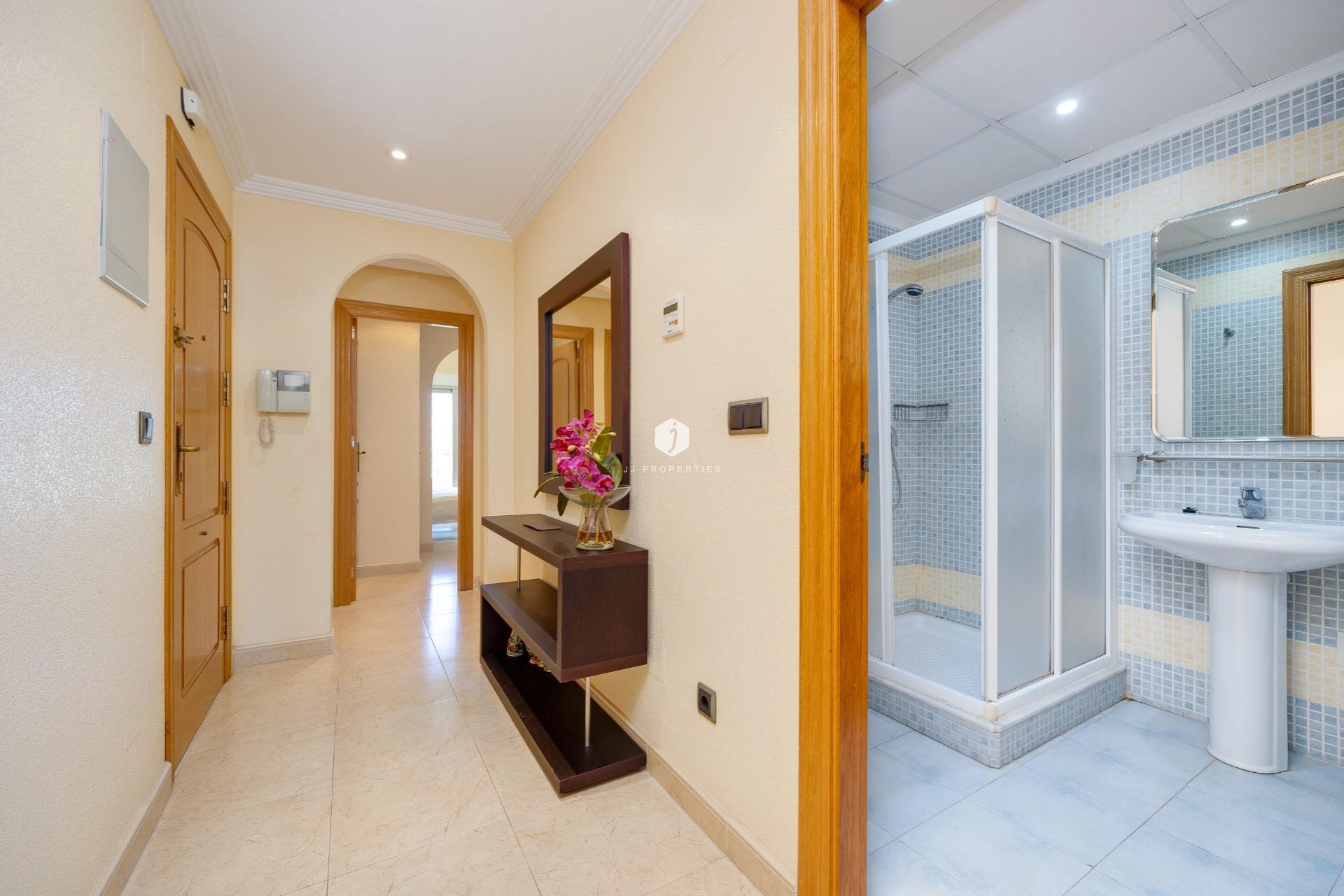Resale - Apartment / flat -
Torrevieja - Paseo maritimo