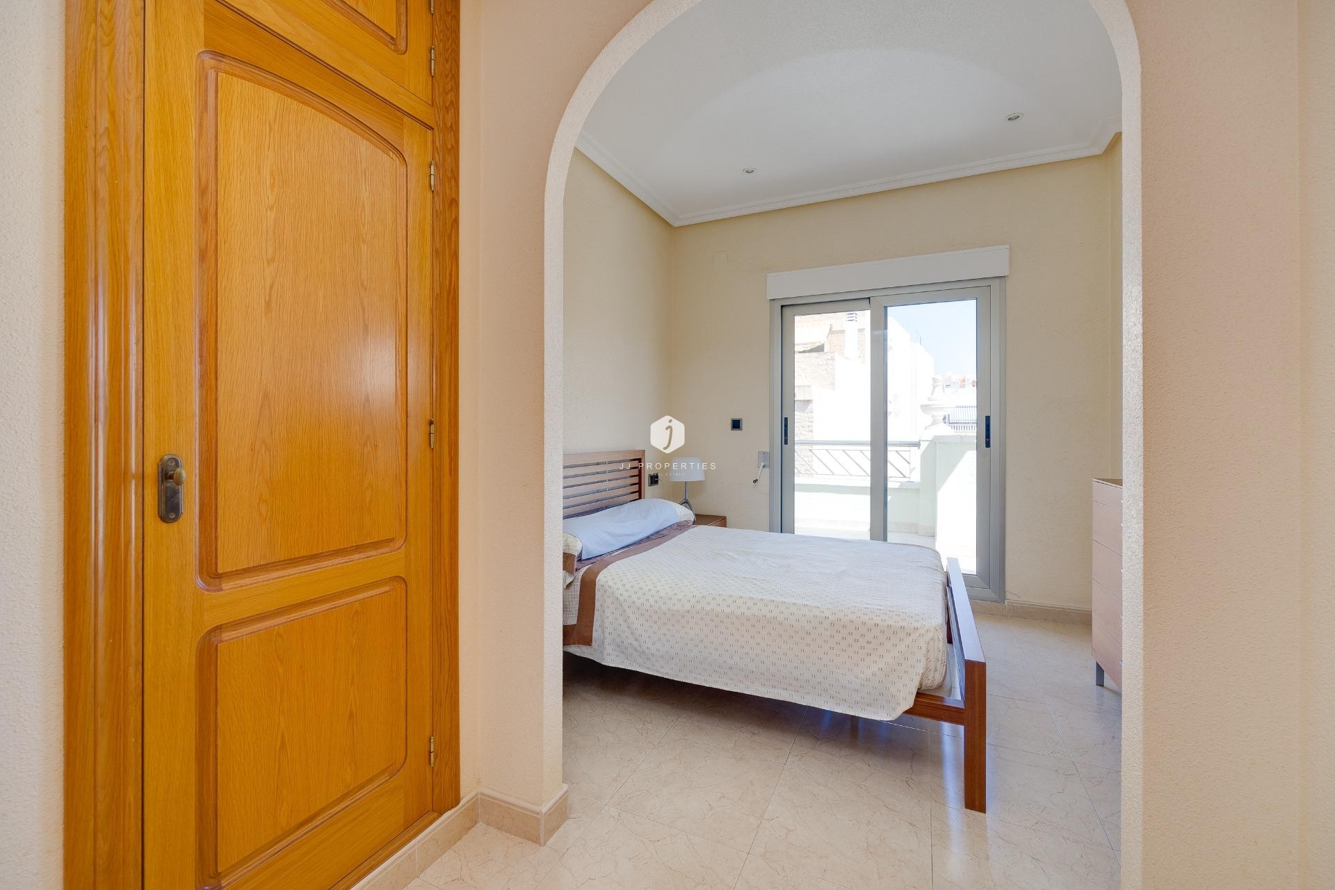 Resale - Apartment / flat -
Torrevieja - Paseo maritimo