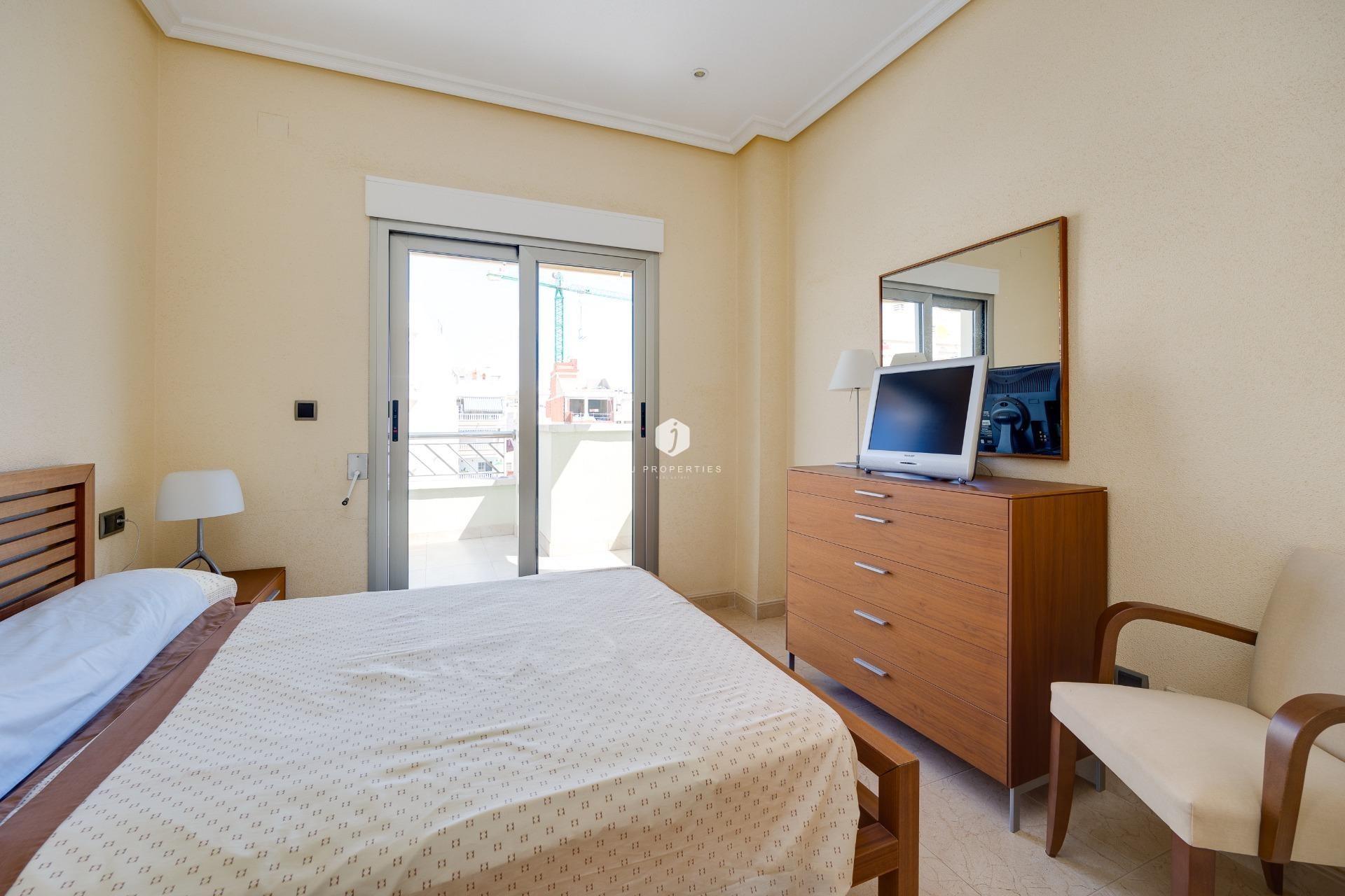 Resale - Apartment / flat -
Torrevieja - Paseo maritimo