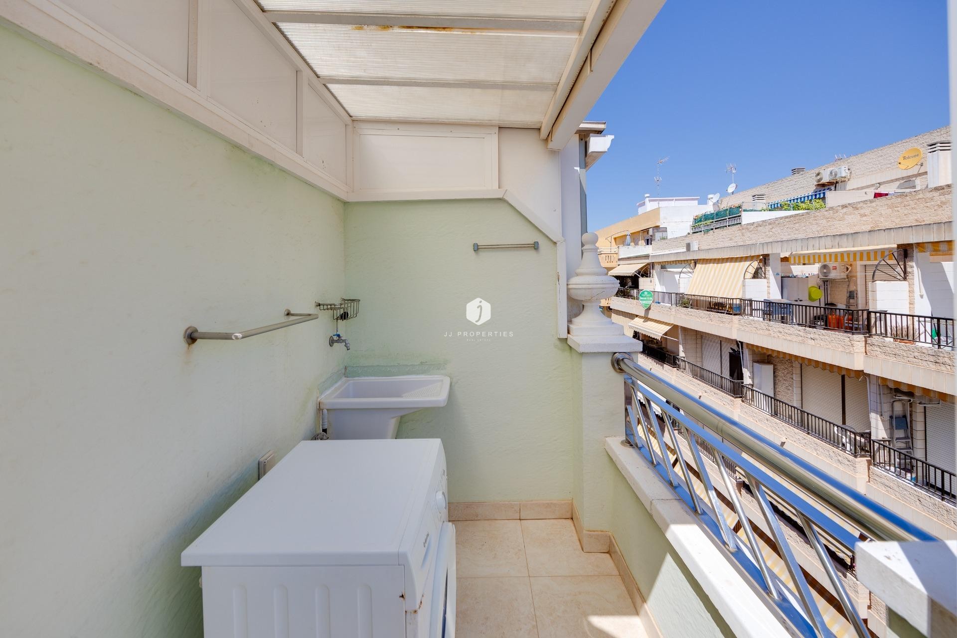 Resale - Apartment / flat -
Torrevieja - Paseo maritimo