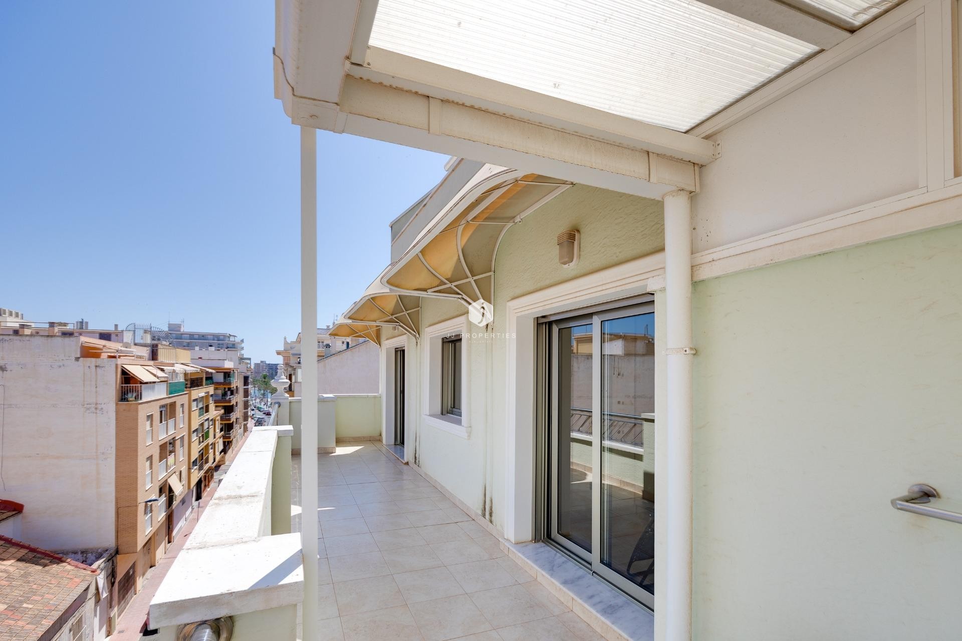 Resale - Apartment / flat -
Torrevieja - Paseo maritimo