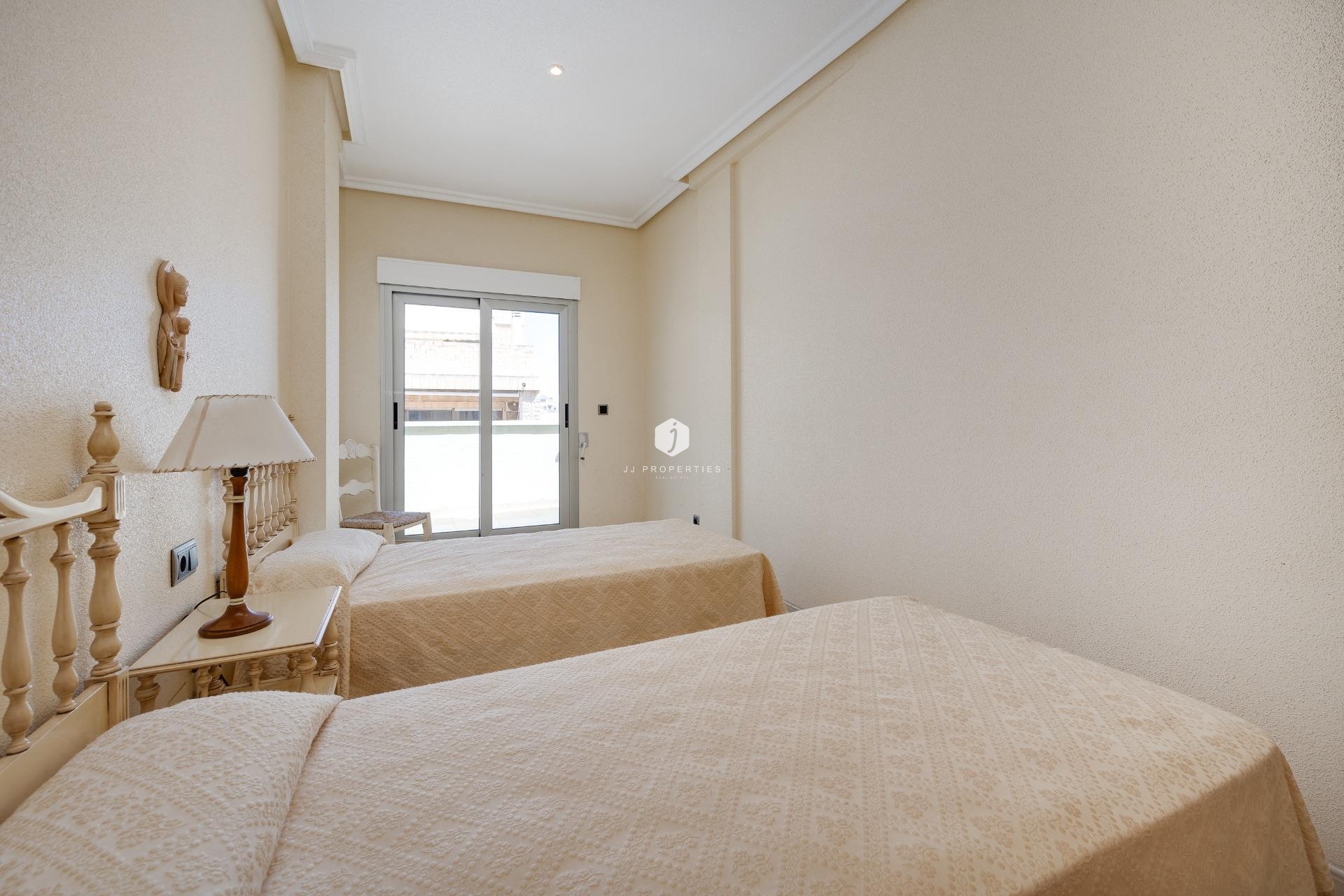 Resale - Apartment / flat -
Torrevieja - Paseo maritimo