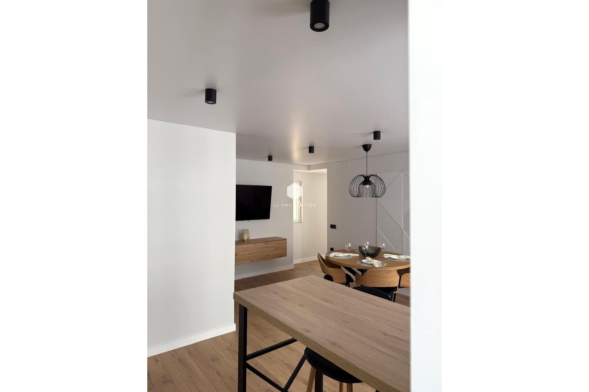 Resale - Apartment / flat -
Torrevieja - Paseo maritimo