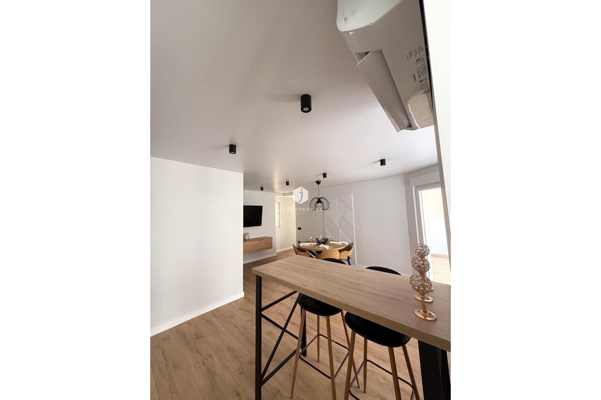 Resale - Apartment / flat -
Torrevieja - Paseo maritimo