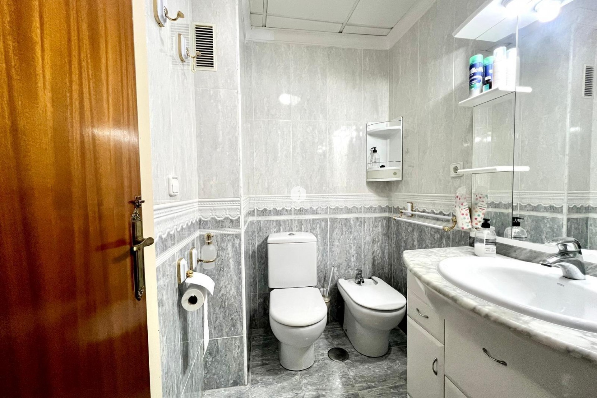 Resale - Apartment / flat -
Torrevieja - Paseo maritimo