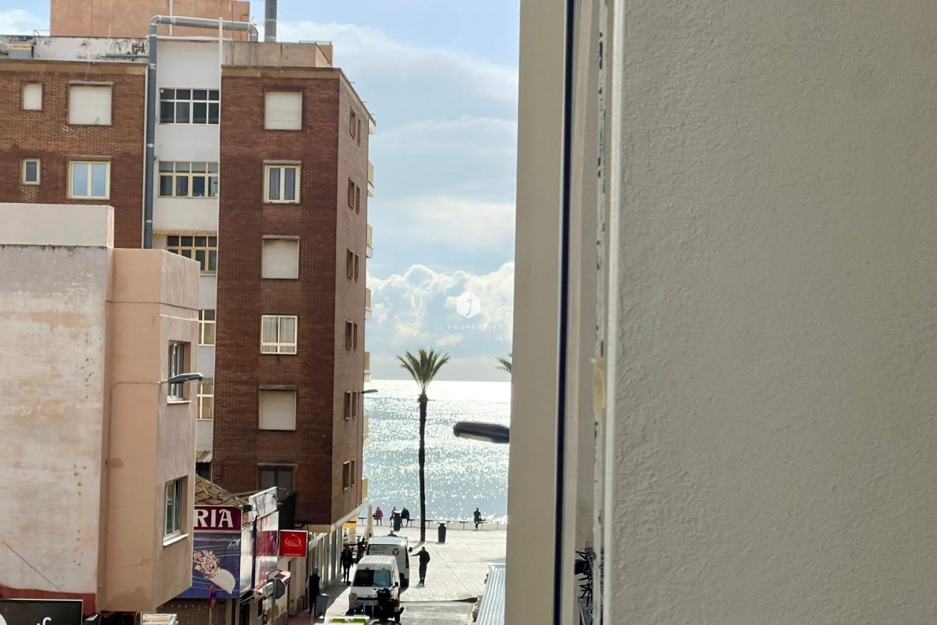 Resale - Apartment / flat -
Torrevieja - Paseo maritimo