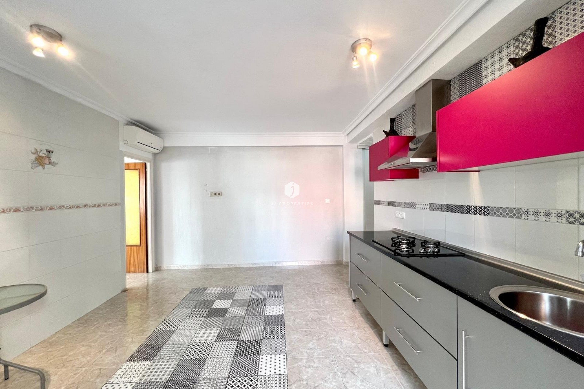 Resale - Apartment / flat -
Torrevieja - Paseo maritimo