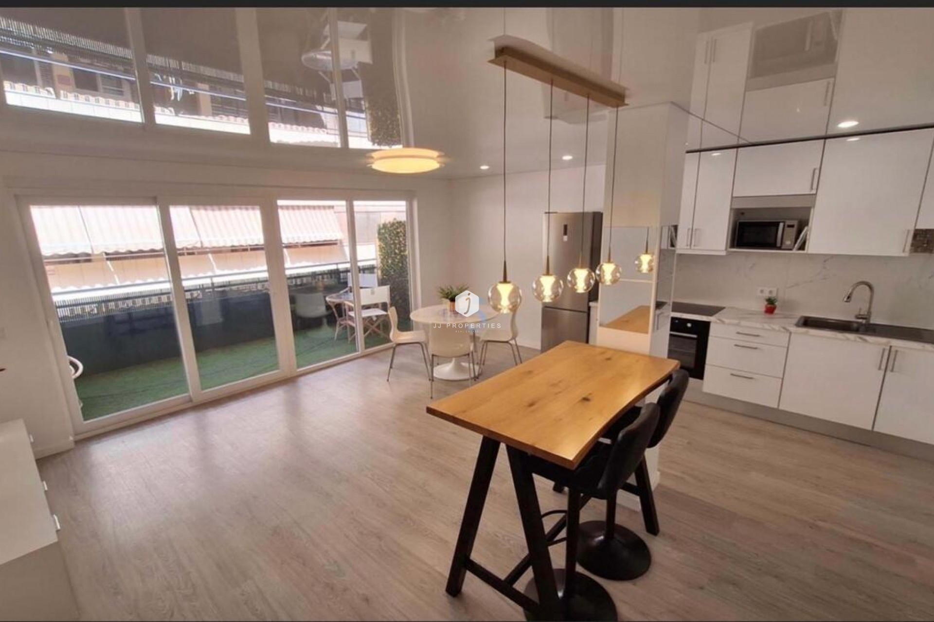 Resale - Apartment / flat -
Torrevieja - Playa Acecion