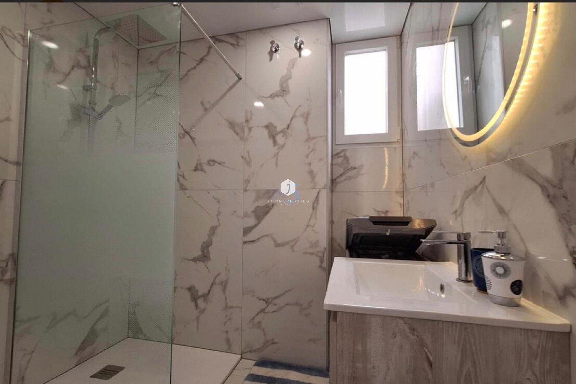 Resale - Apartment / flat -
Torrevieja - Playa Acecion