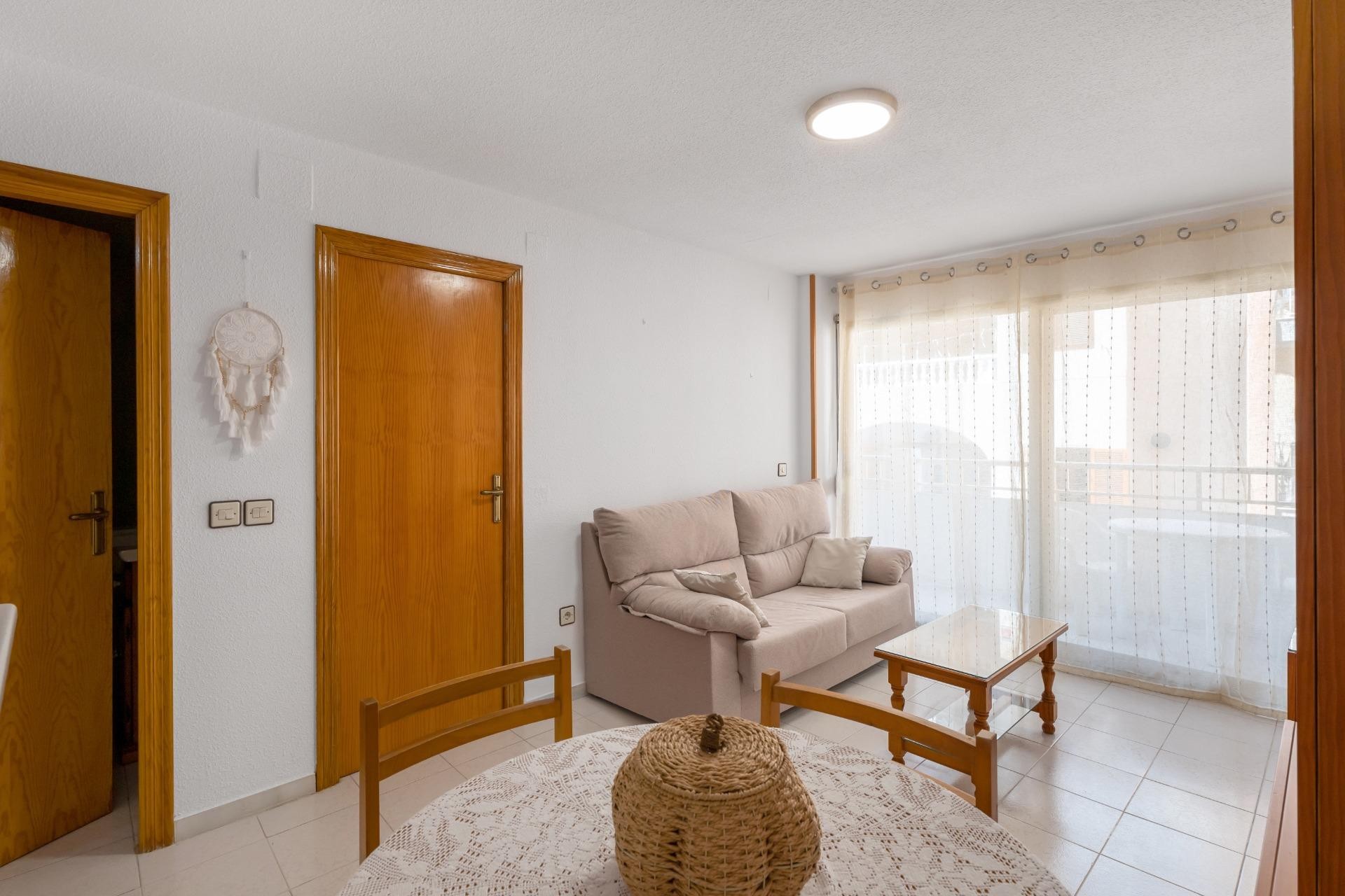 Resale - Apartment / flat -
Torrevieja - Playa de los Locos