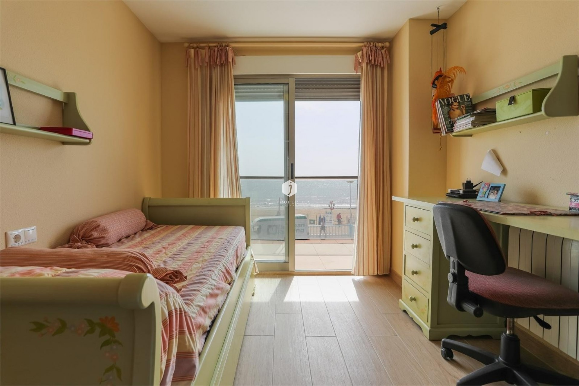 Resale - Apartment / flat -
Torrevieja - Playa de los locos