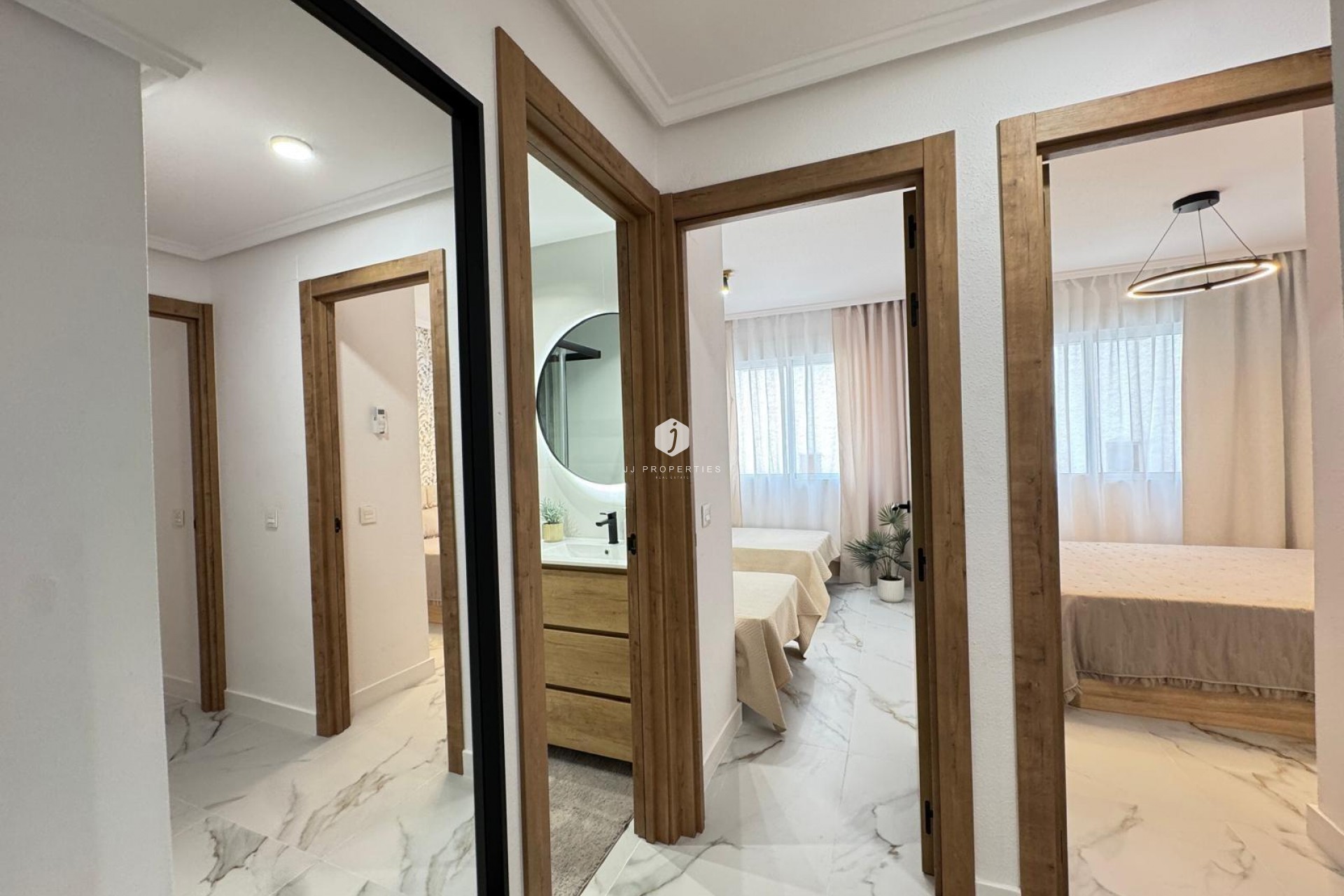 Resale - Apartment / flat -
Torrevieja - Playa de los Locos