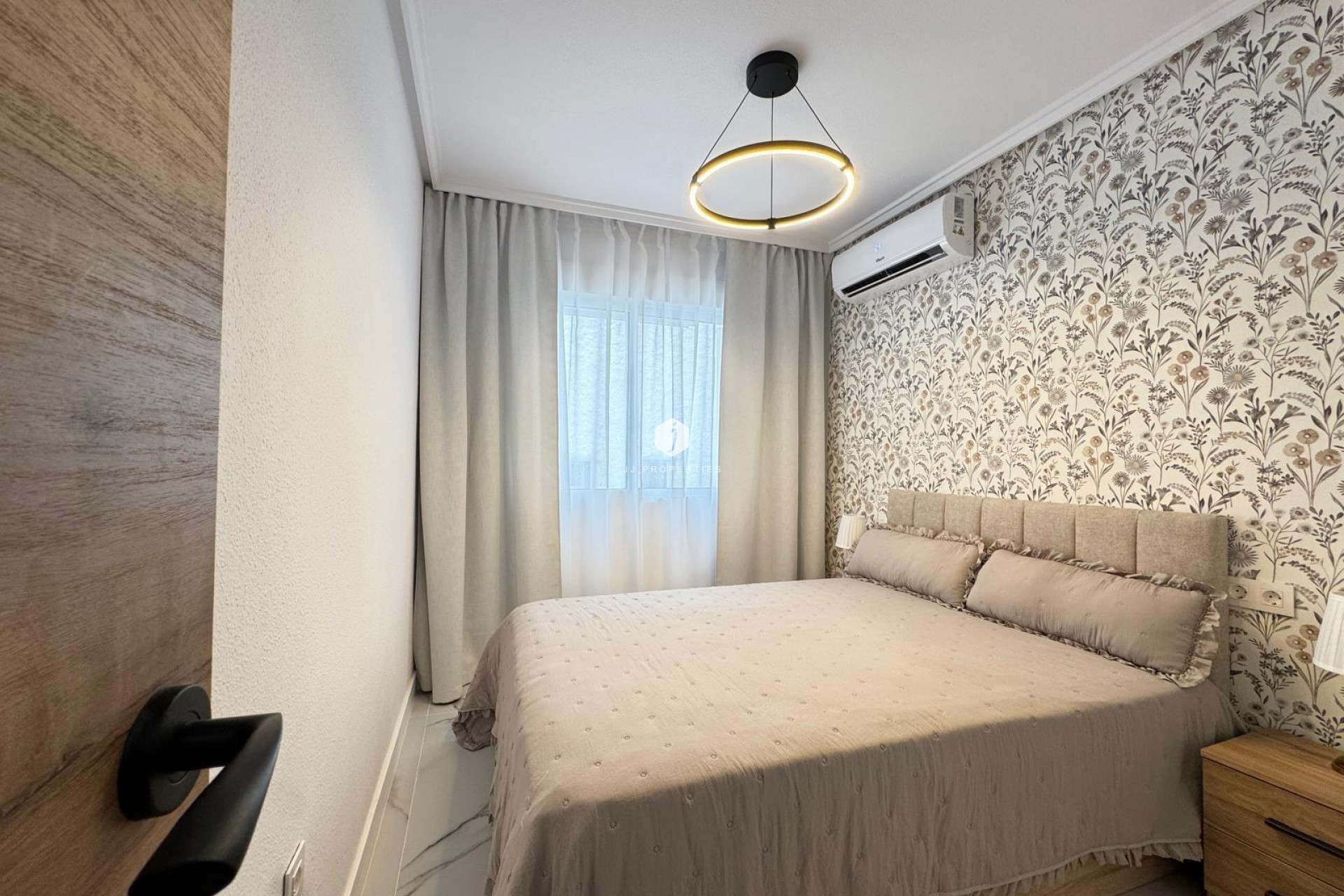 Resale - Apartment / flat -
Torrevieja - Playa de los Locos