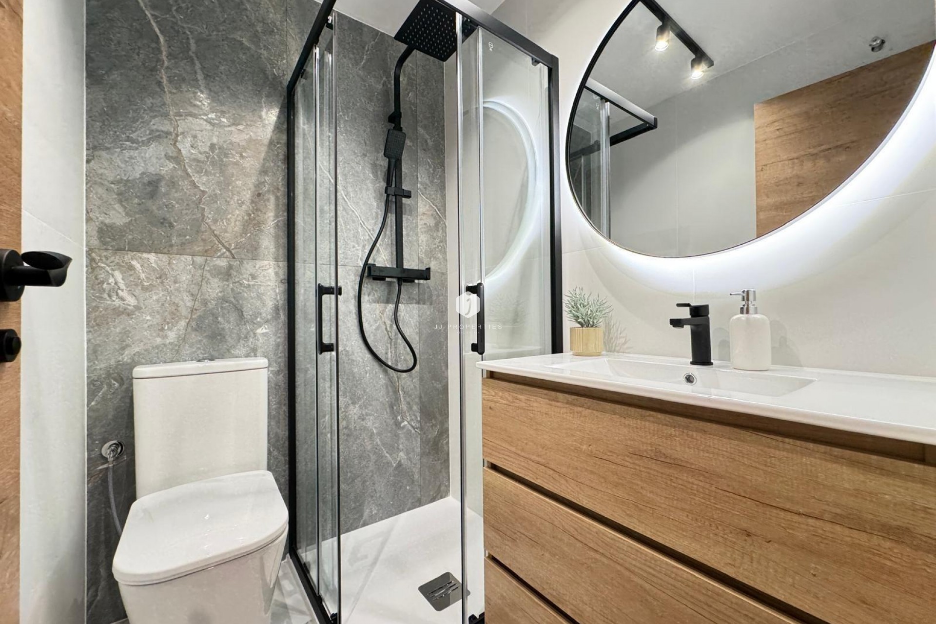 Resale - Apartment / flat -
Torrevieja - Playa de los Locos