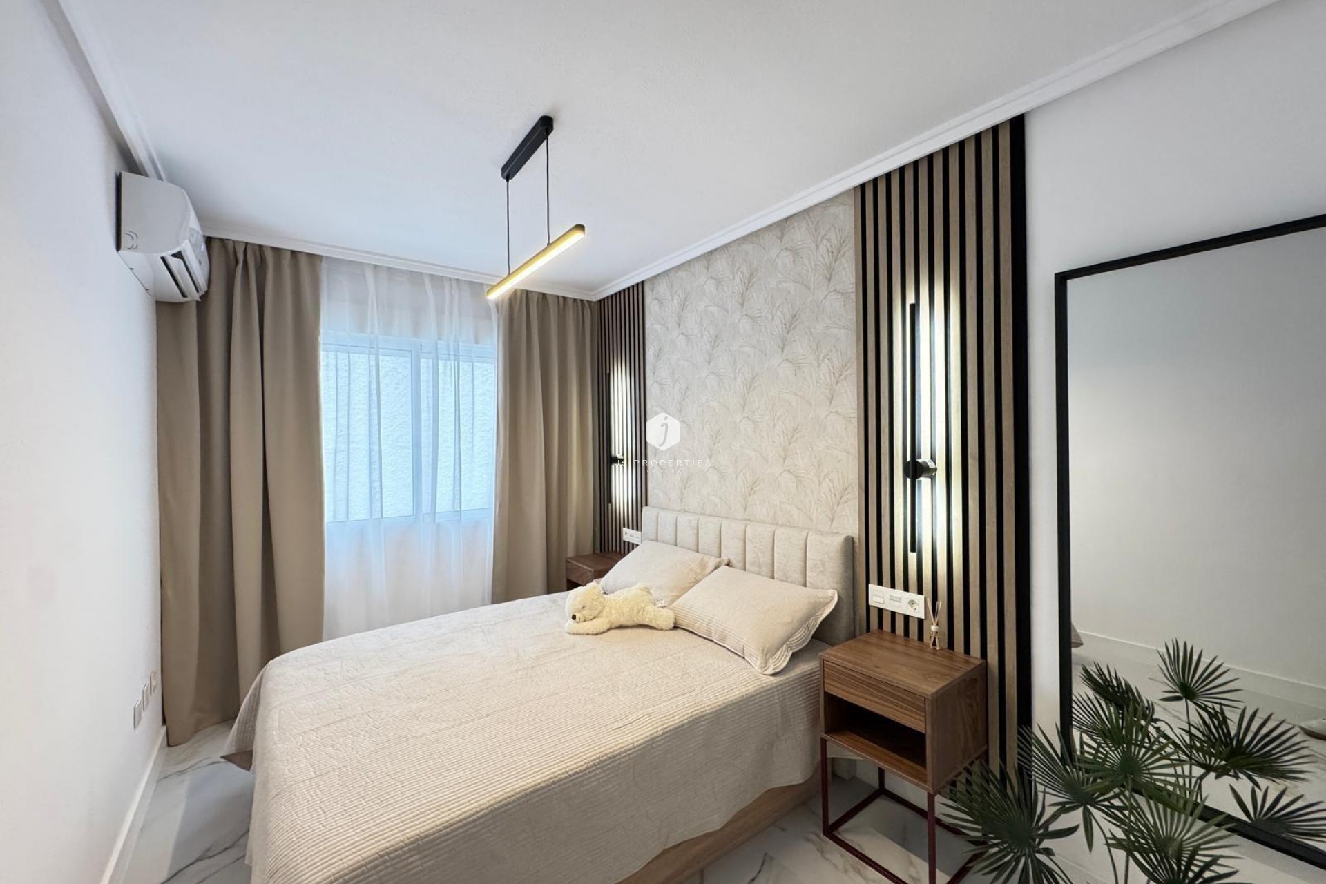 Resale - Apartment / flat -
Torrevieja - Playa de los Locos