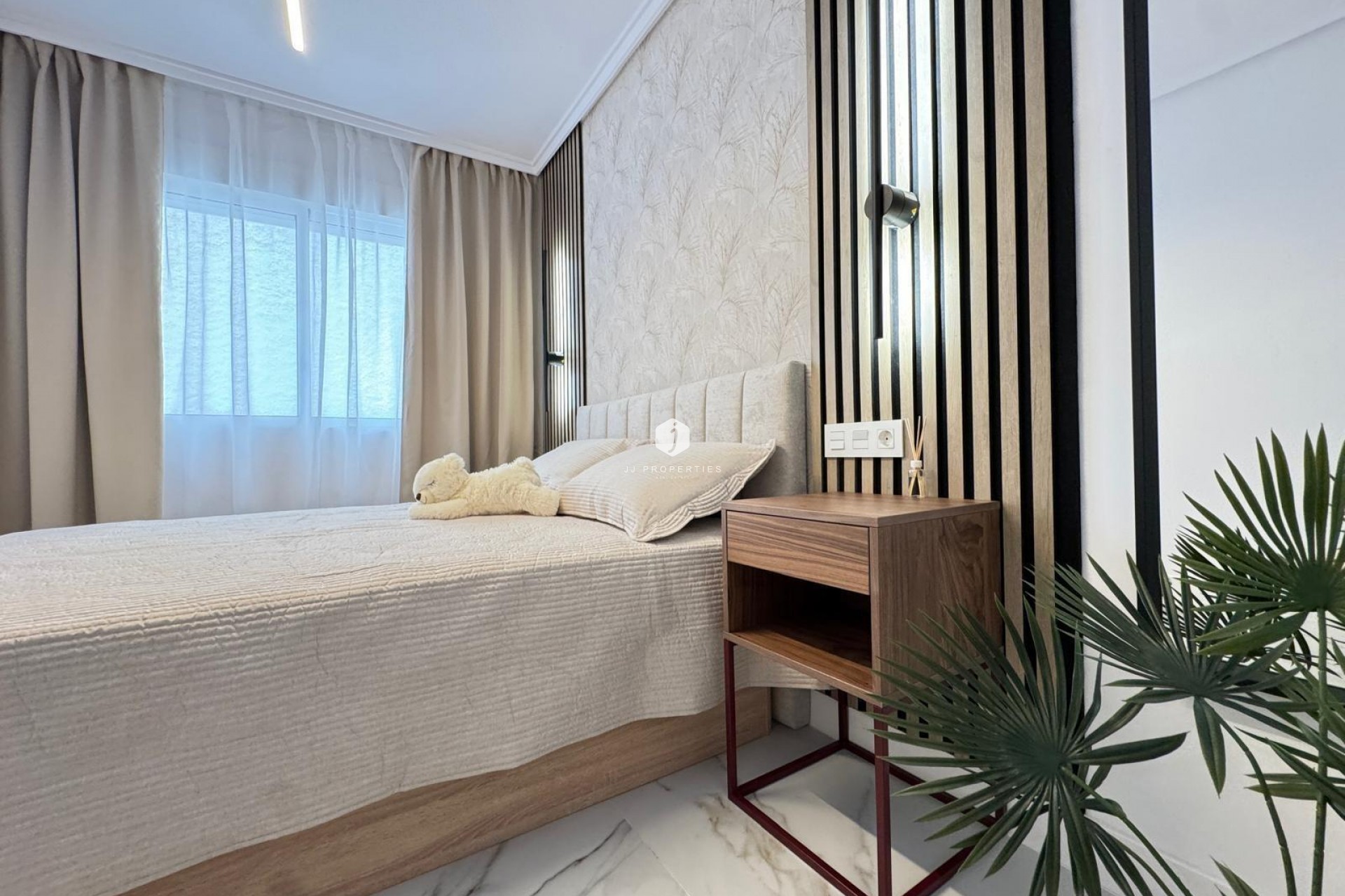 Resale - Apartment / flat -
Torrevieja - Playa de los Locos