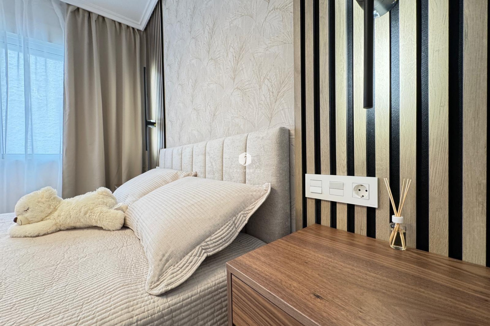 Resale - Apartment / flat -
Torrevieja - Playa de los Locos