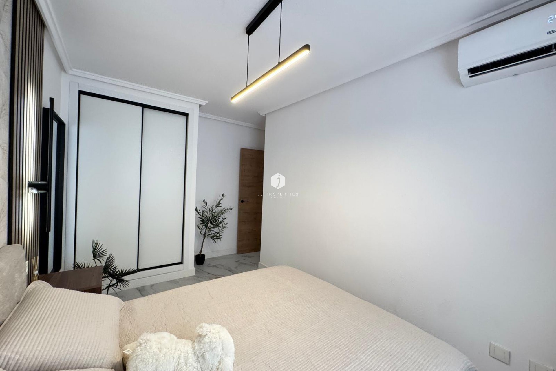 Resale - Apartment / flat -
Torrevieja - Playa de los Locos