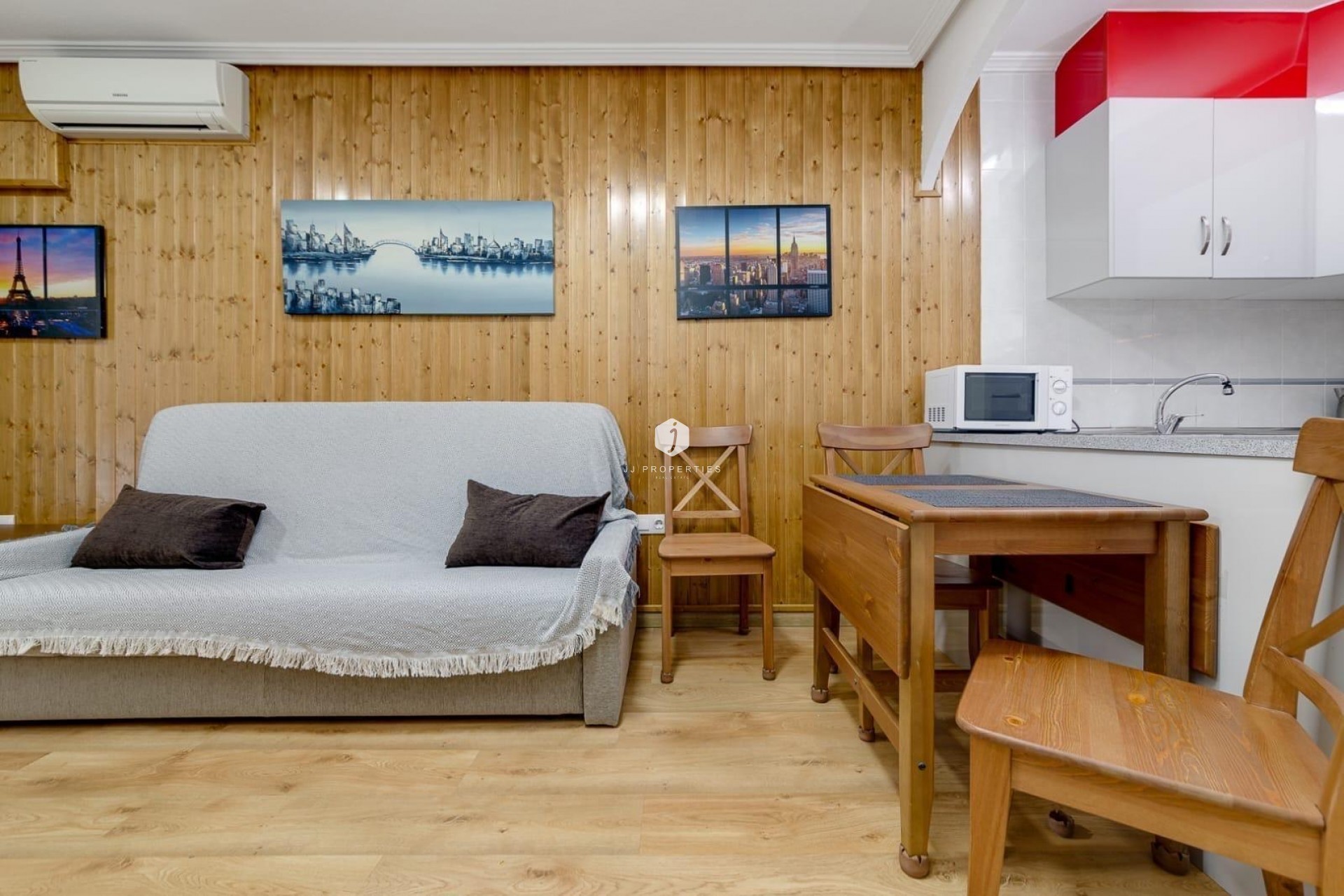 Resale - Apartment / flat -
Torrevieja - Playa de los Locos