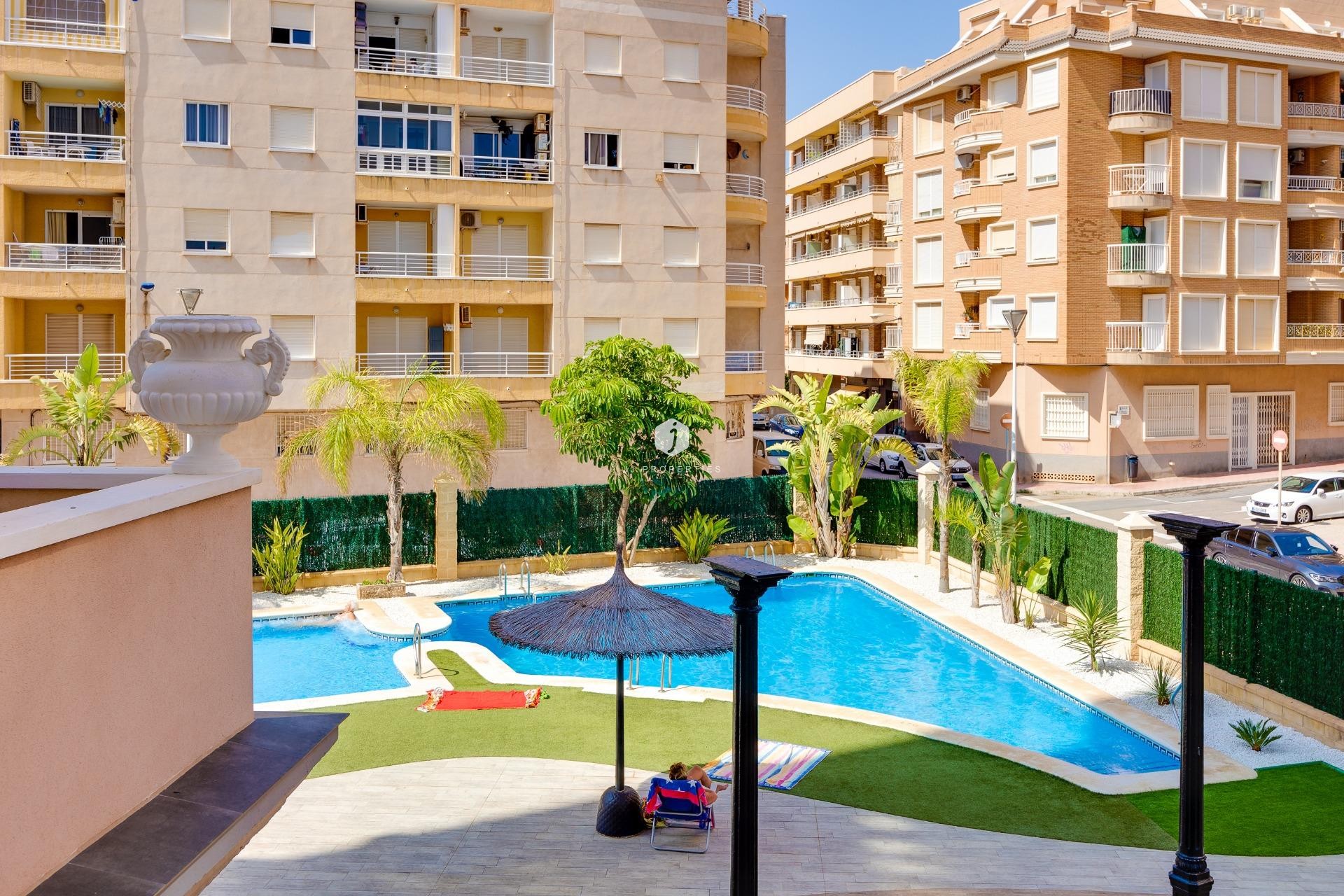 Resale - Apartment / flat -
Torrevieja - Playa de los Locos