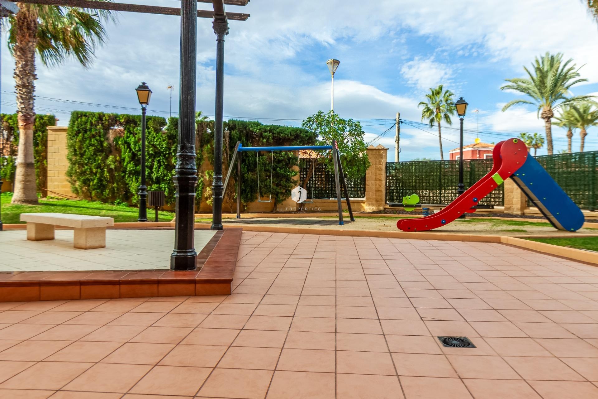 Resale - Apartment / flat -
Torrevieja - Playa de los Locos