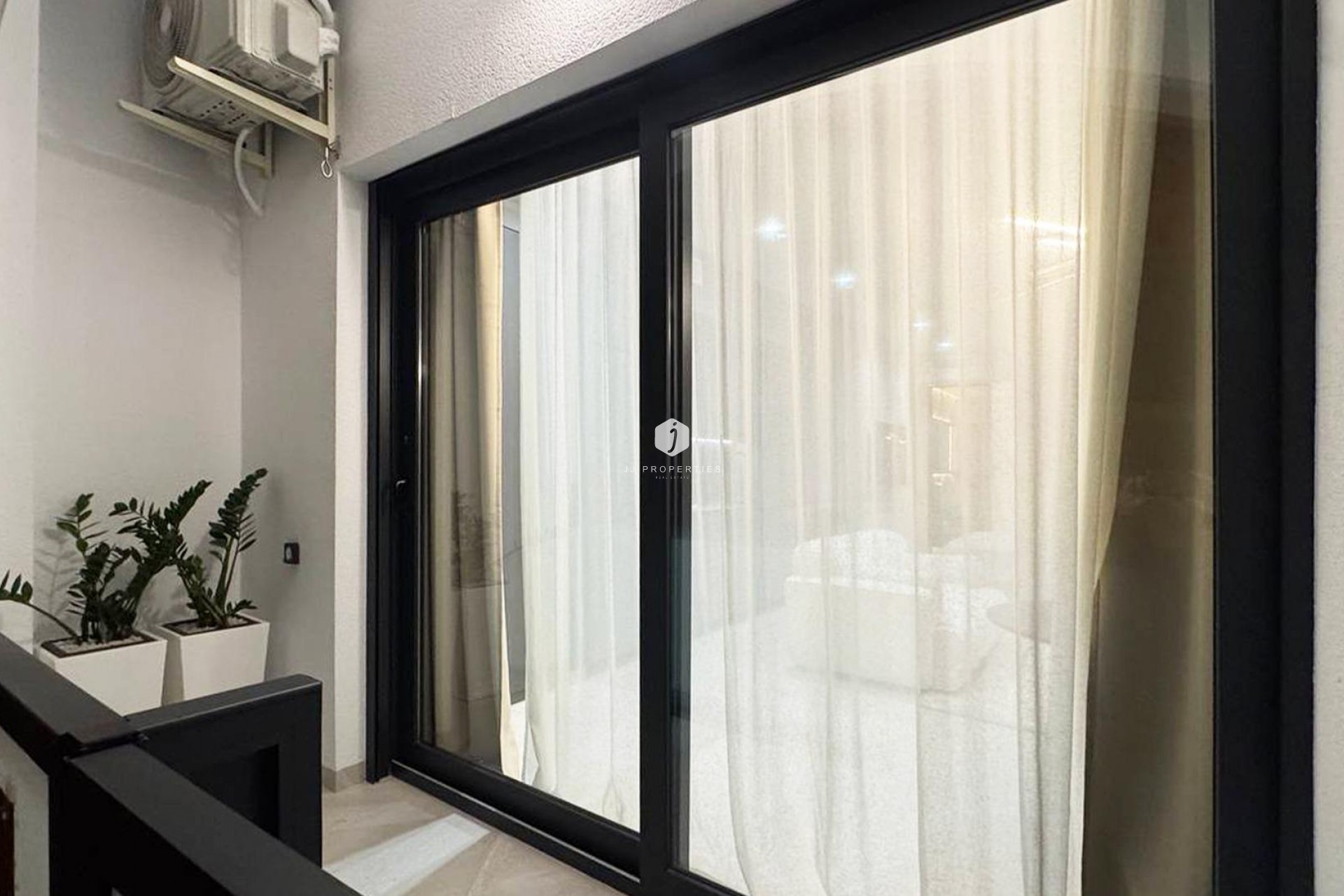 Resale - Apartment / flat -
Torrevieja - Playa de los Locos