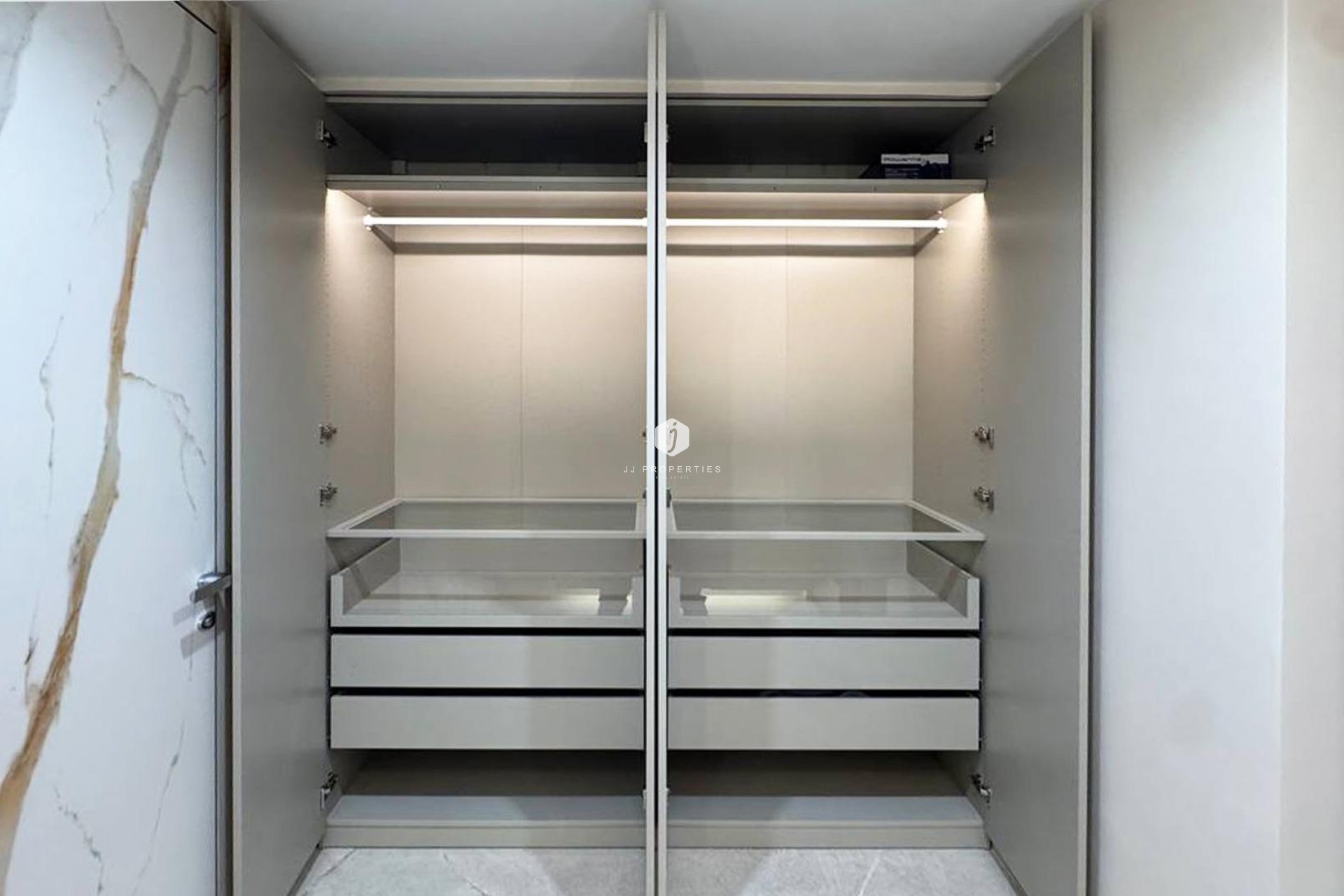 Resale - Apartment / flat -
Torrevieja - Playa de los Locos