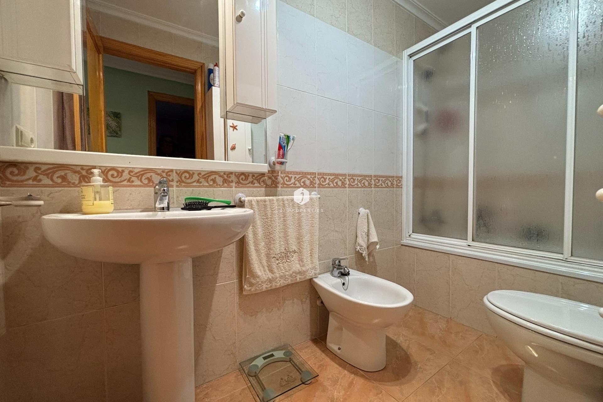Resale - Apartment / flat -
Torrevieja - Playa de los Locos
