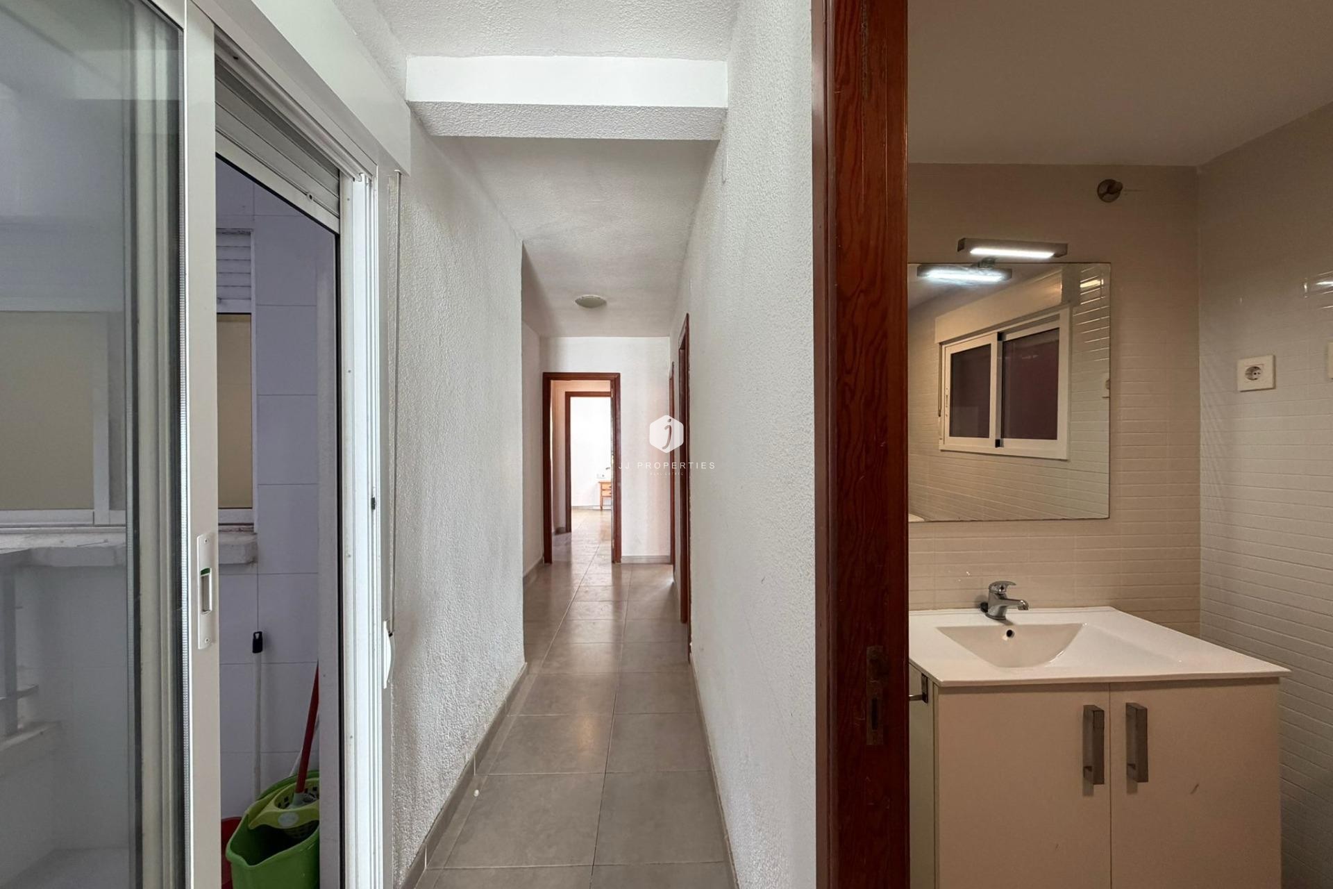 Resale - Apartment / flat -
Torrevieja - Playa de los Locos